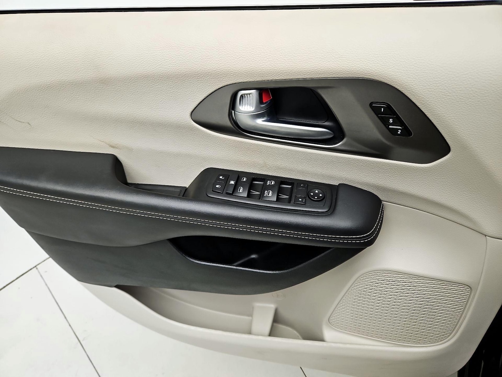 2024 Chrysler Pacifica Touring L - Photo 13