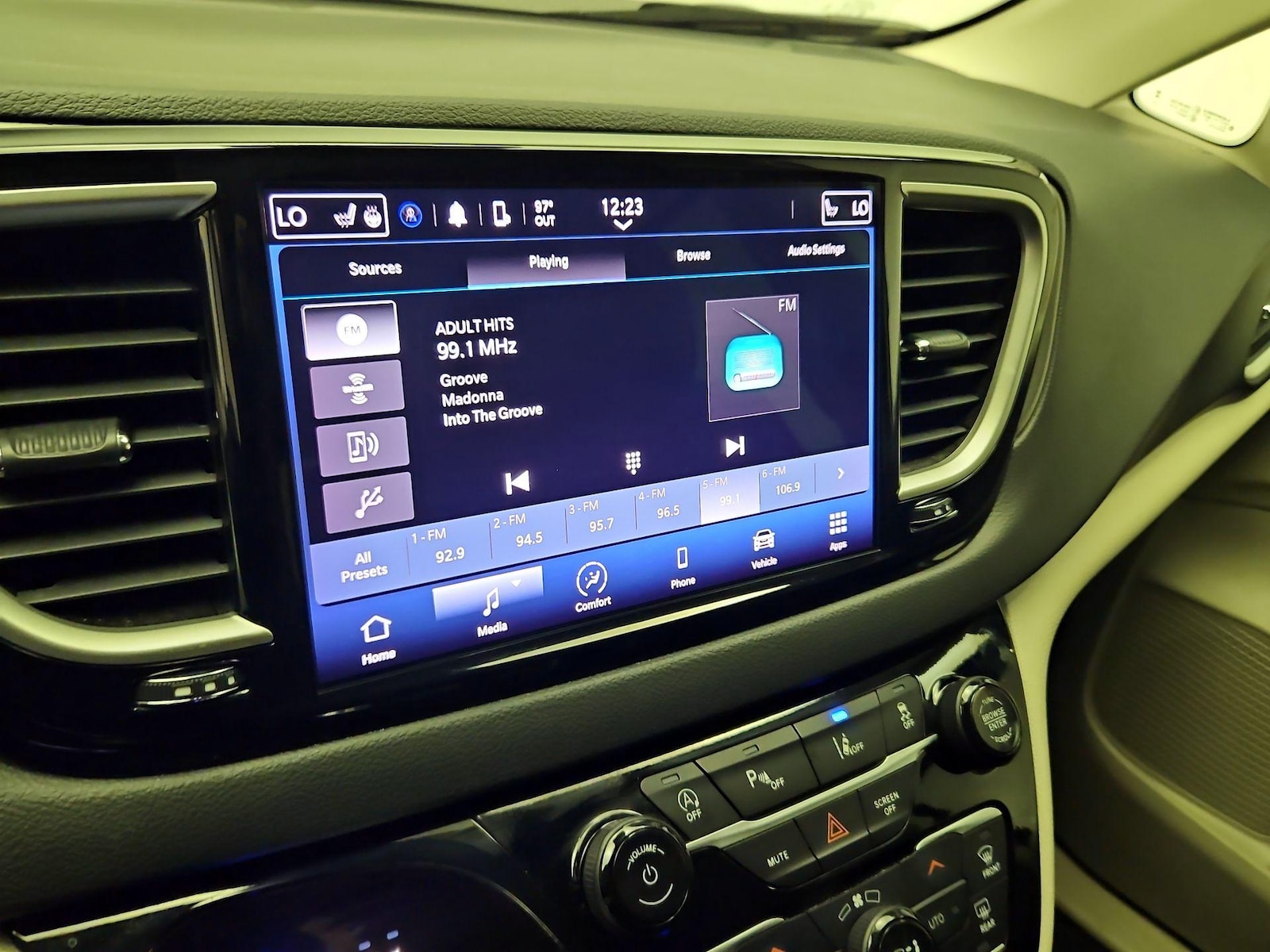 2024 Chrysler Pacifica Touring L - Photo 16