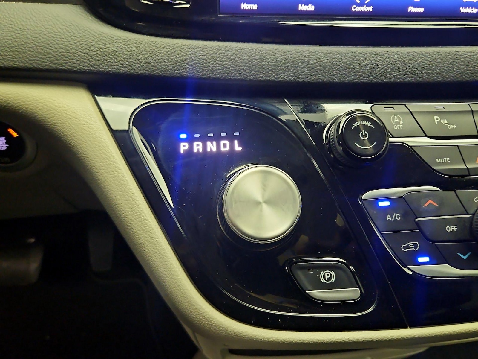 2024 Chrysler Pacifica Touring L - Photo 18