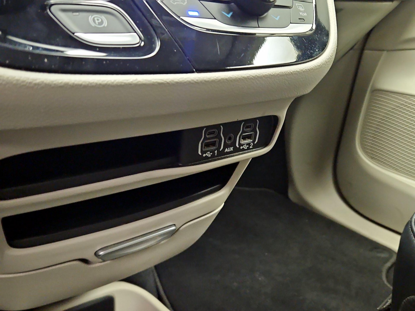 2024 Chrysler Pacifica Touring L - Photo 19
