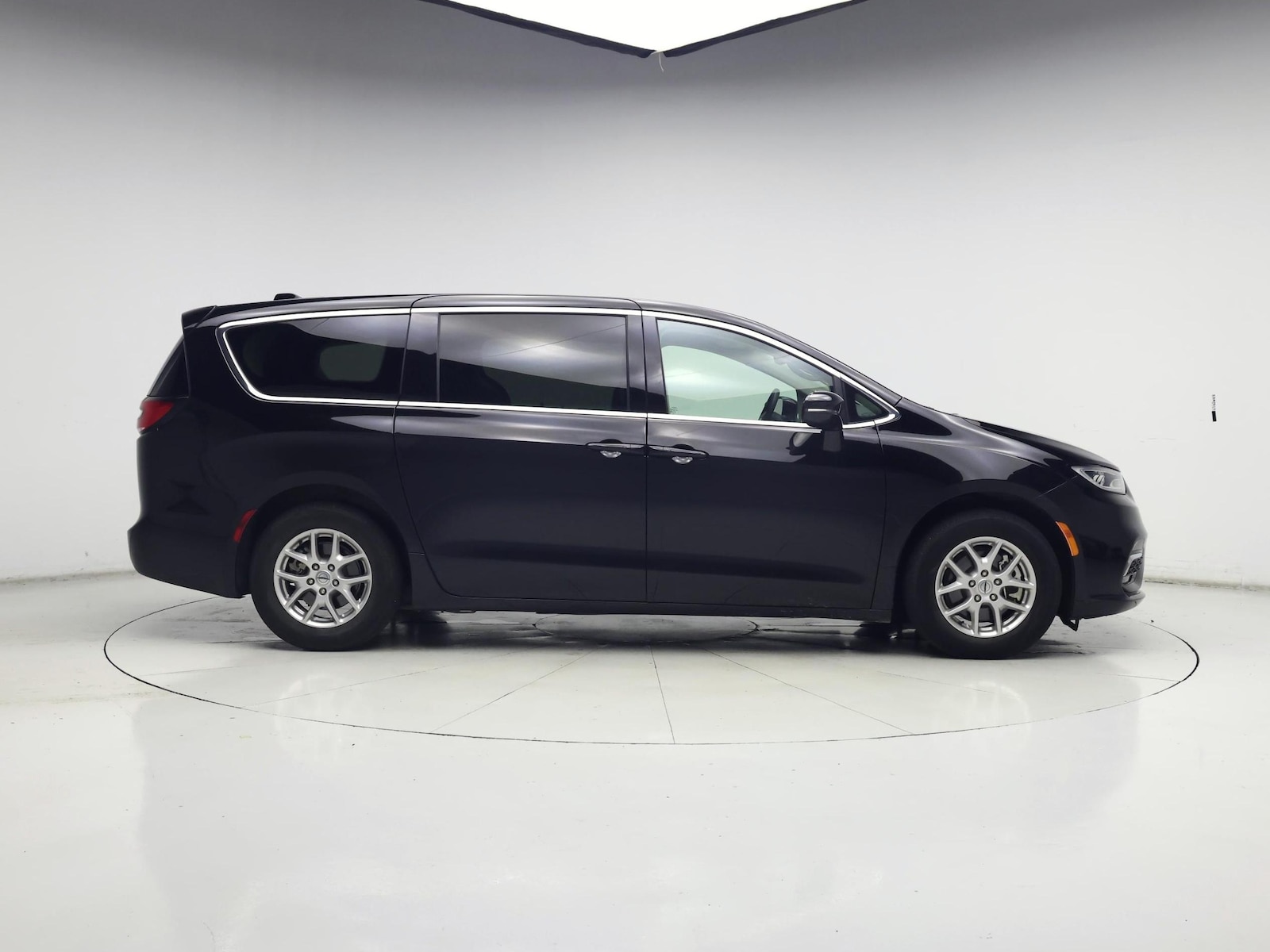 2024 Chrysler Pacifica Touring L - Photo 8