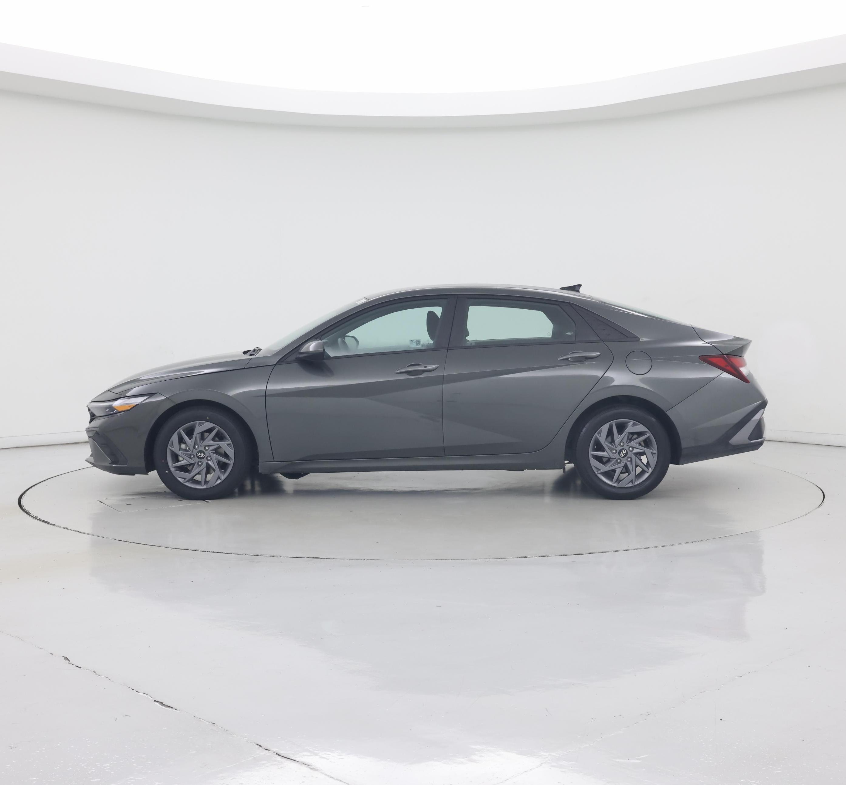 Thumbnail: 2024 Hyundai Elantra - 3