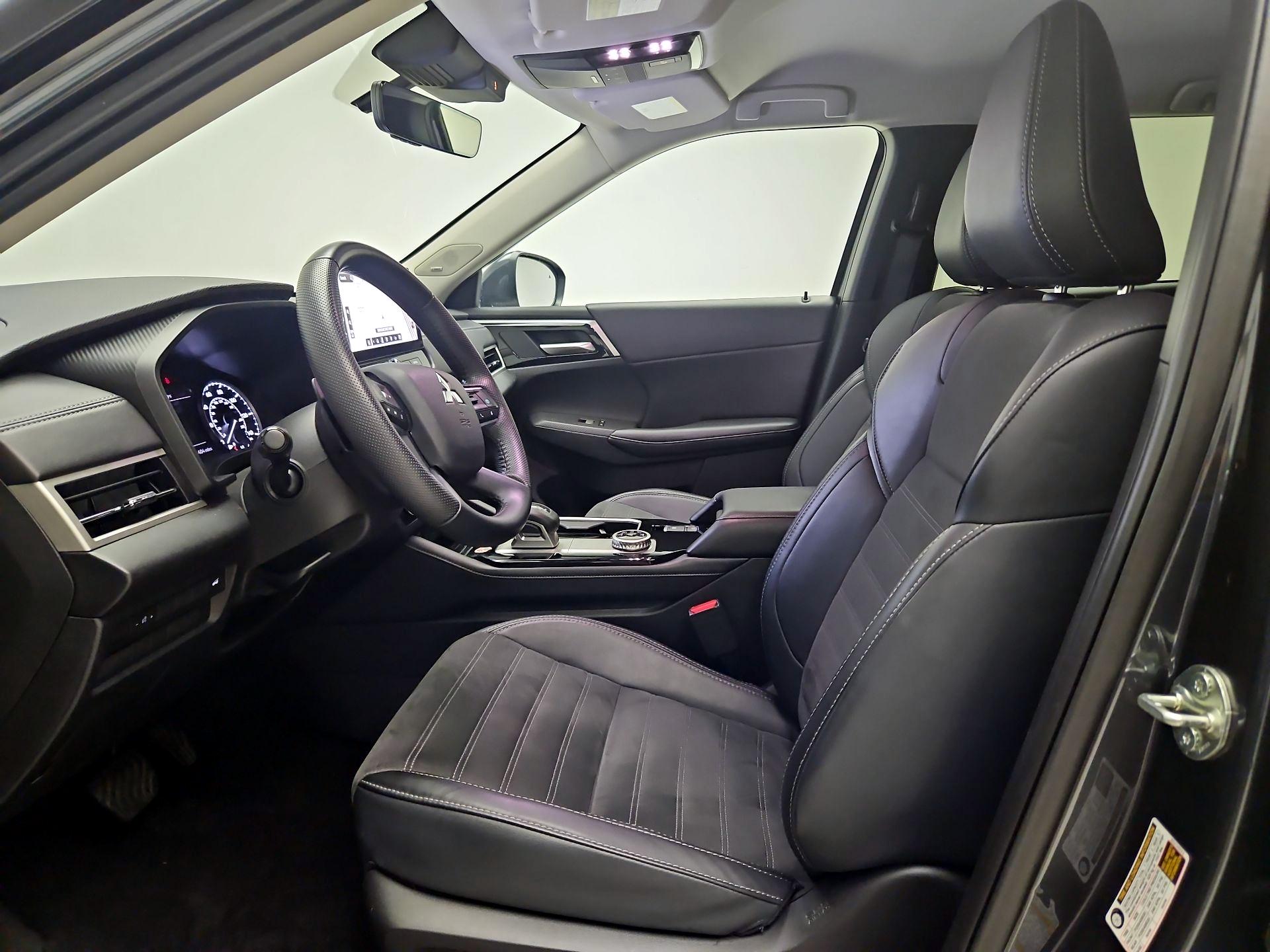 Thumbnail: 2025 Mitsubishi Outlander - 11