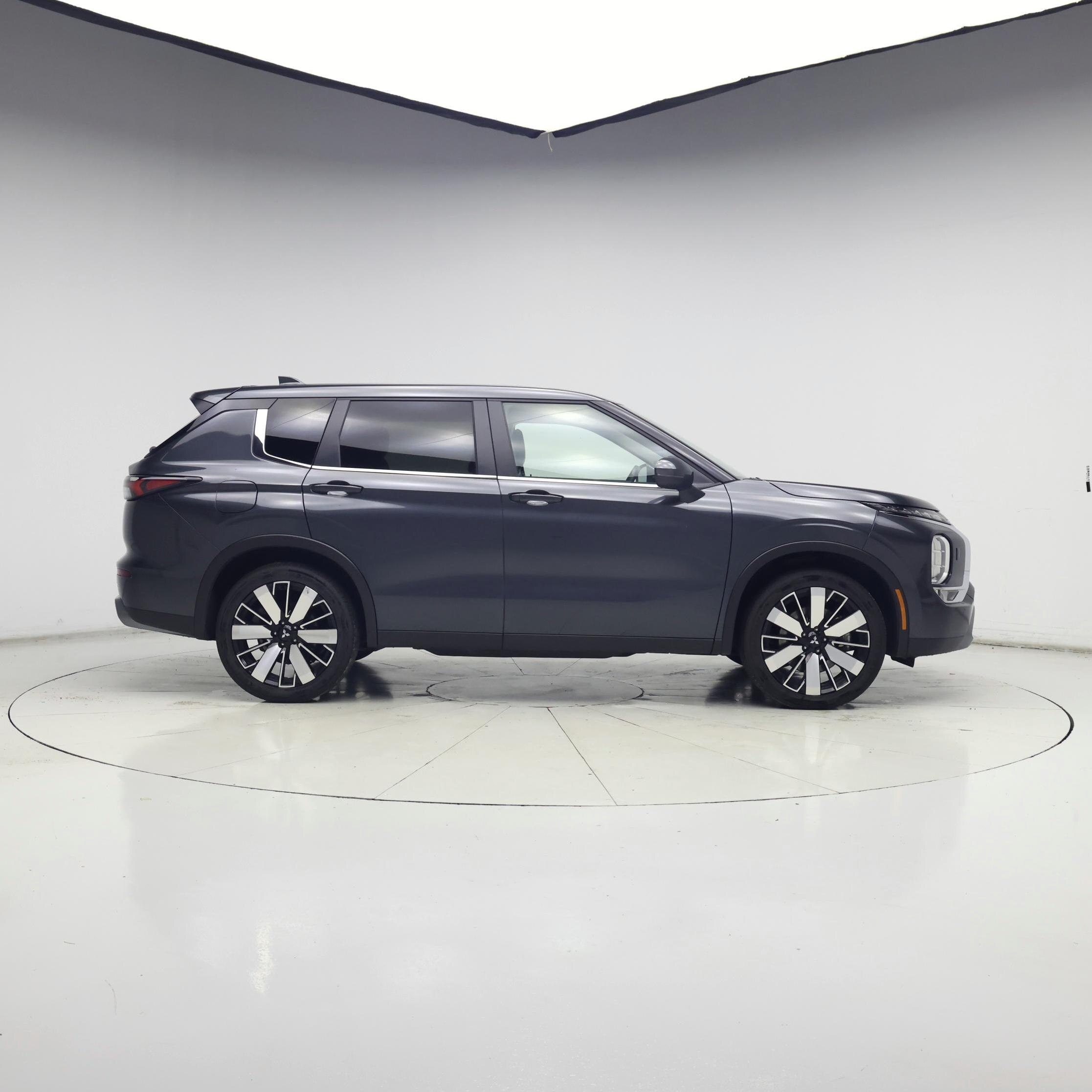 Thumbnail: 2025 Mitsubishi Outlander - 7