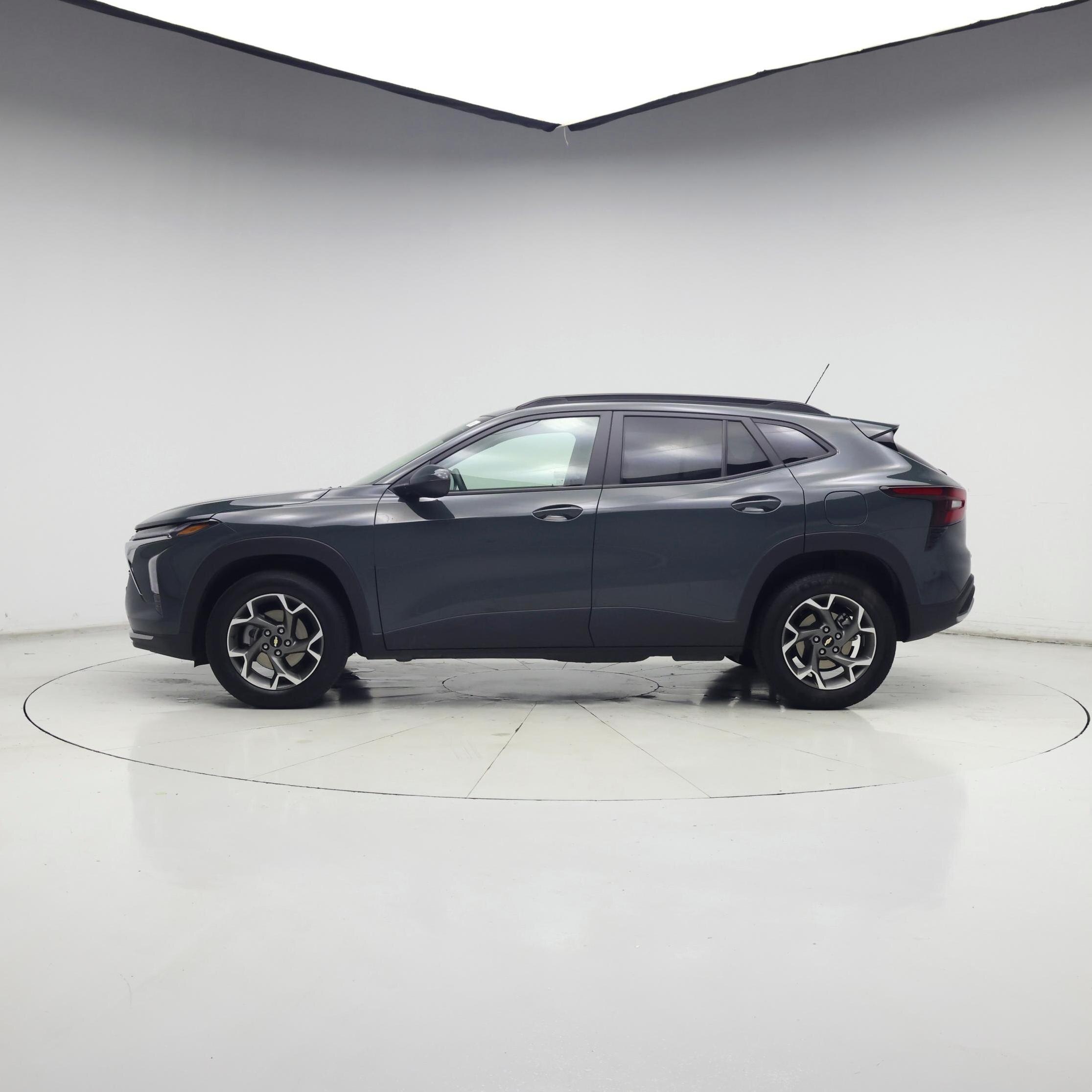 Thumbnail: 2025 Chevrolet Trax - 3