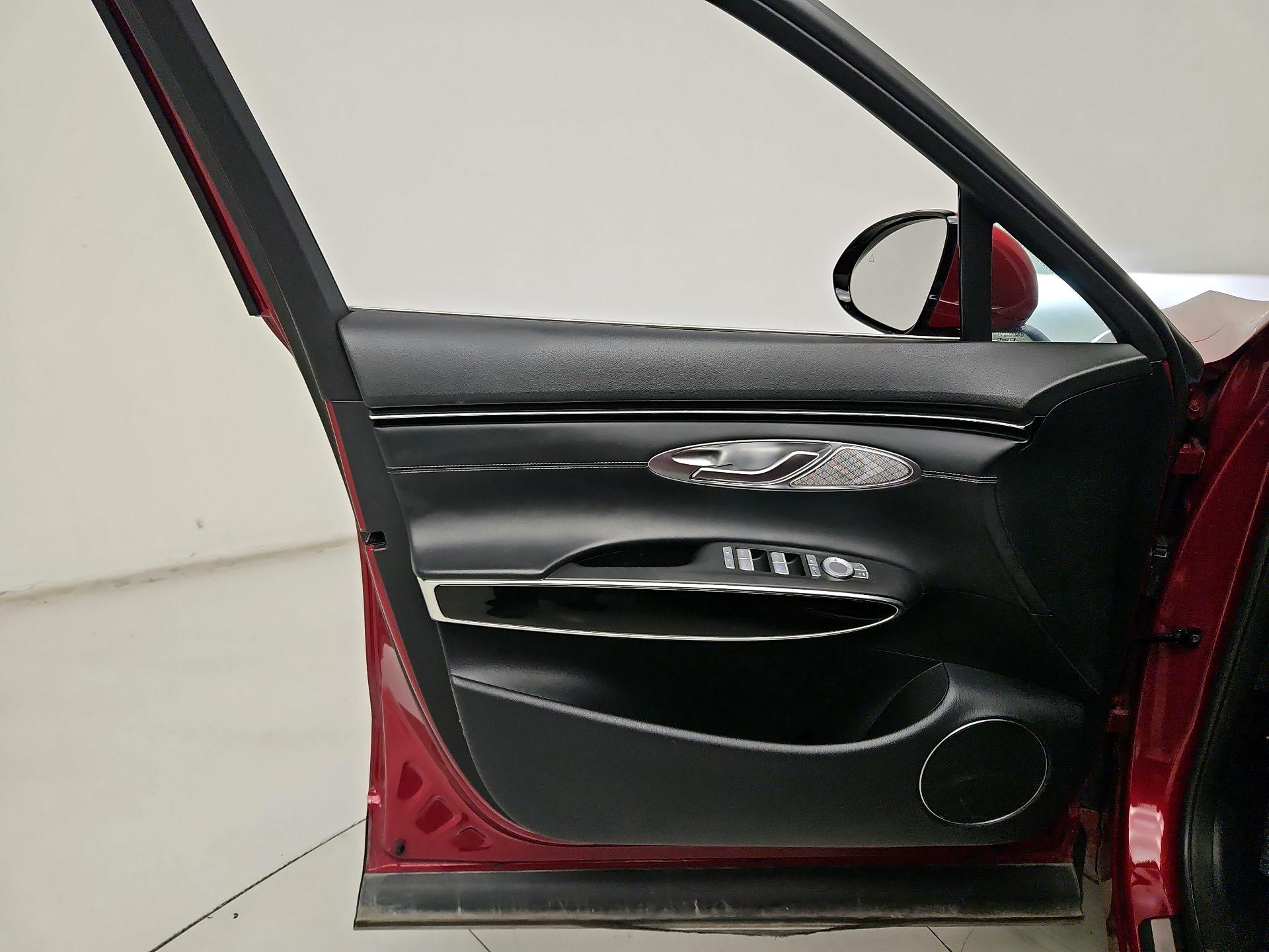 Thumbnail: 2025 Genesis GV70 - 12
