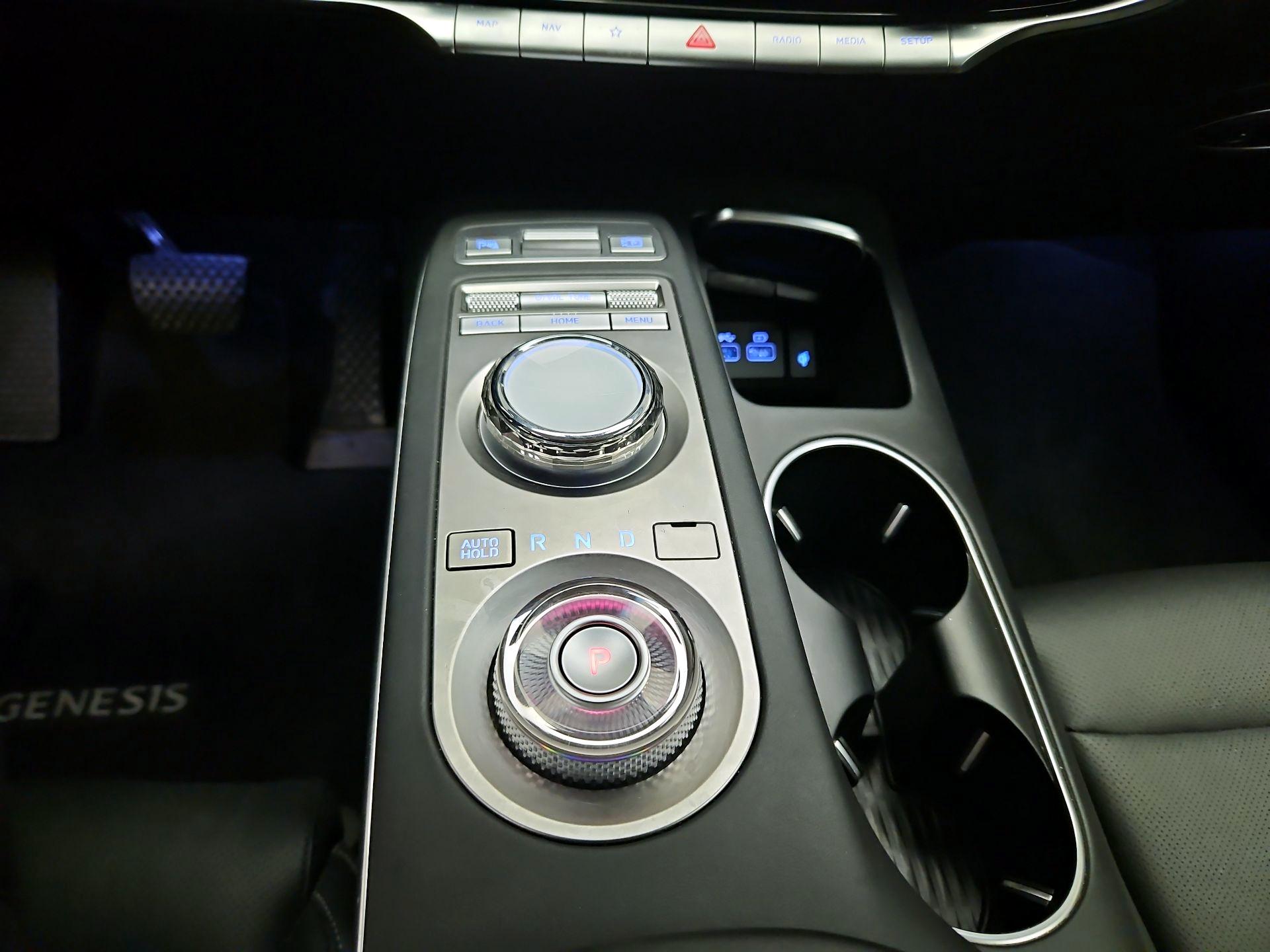 Thumbnail: 2025 Genesis GV70 - 17