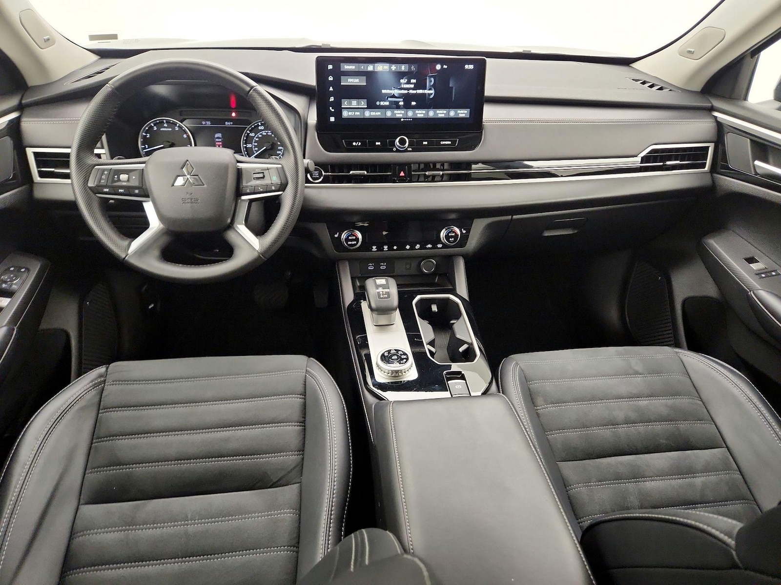 2025 Mitsubishi Outlander SE - Photo 10