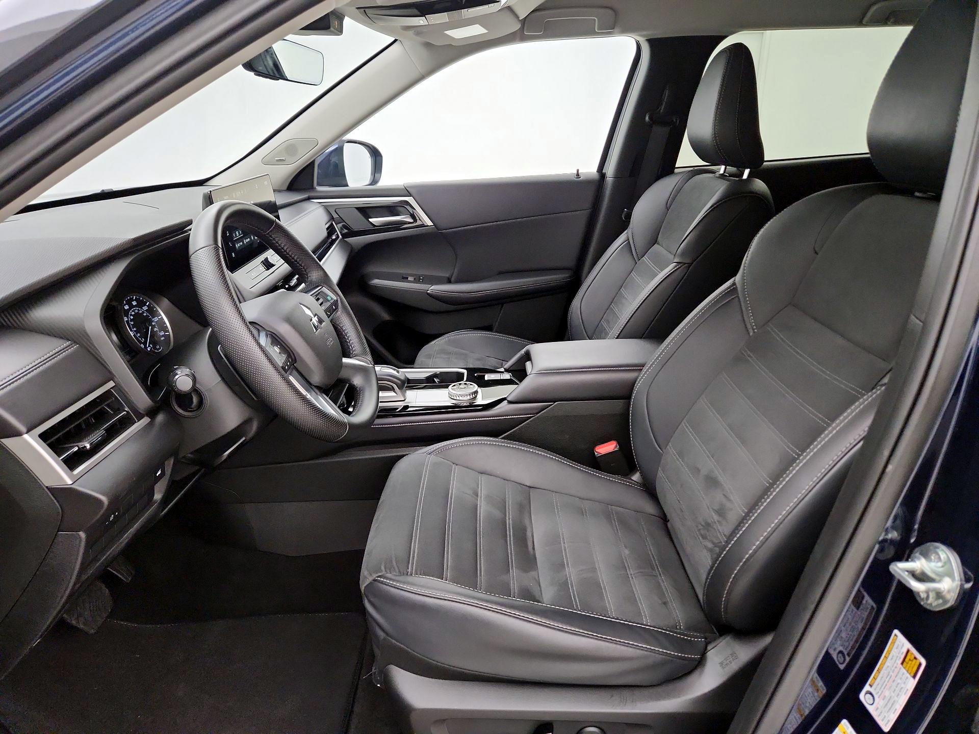 Thumbnail: 2025 Mitsubishi Outlander - 11
