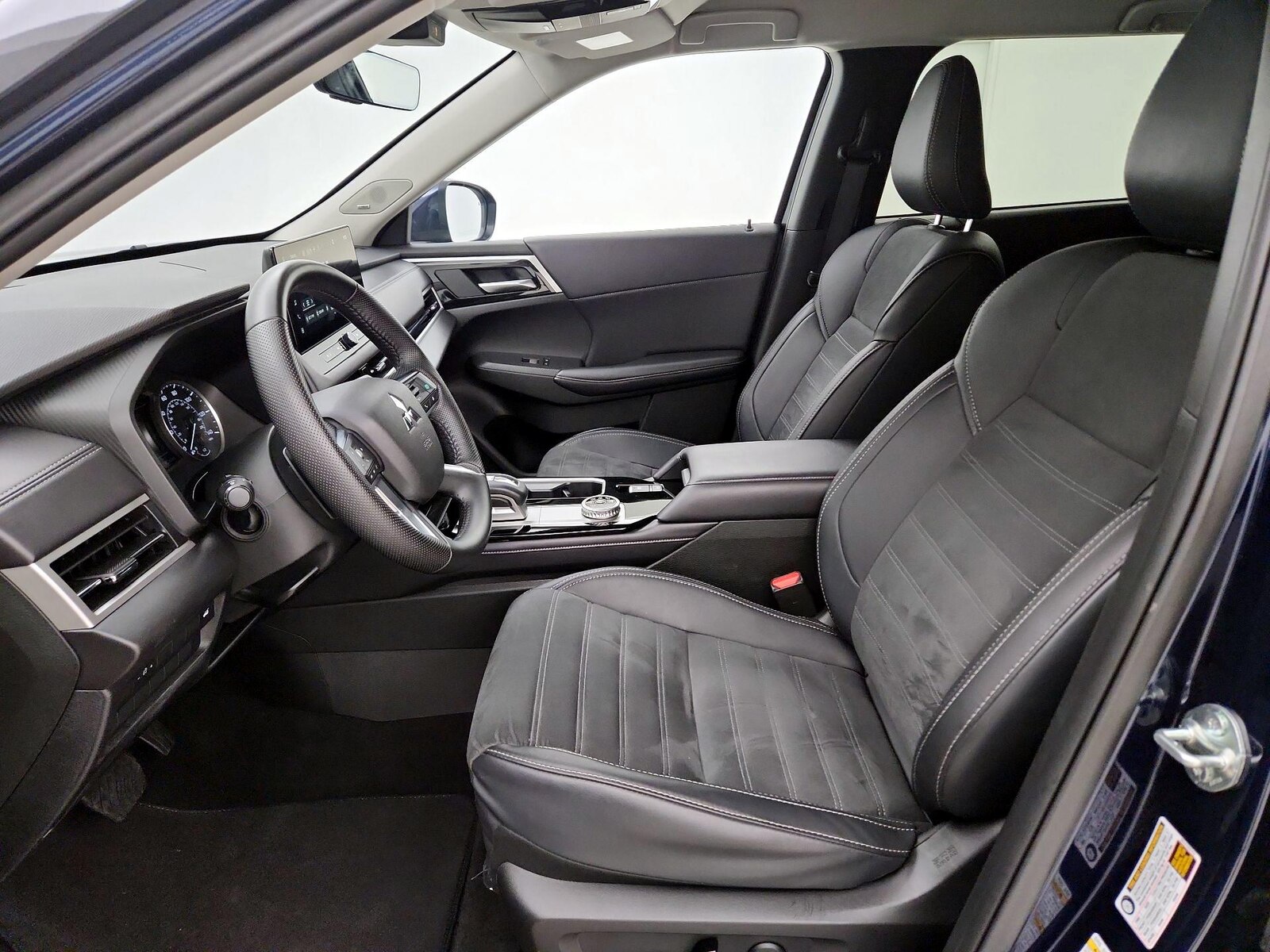 2025 Mitsubishi Outlander SE - Photo 12