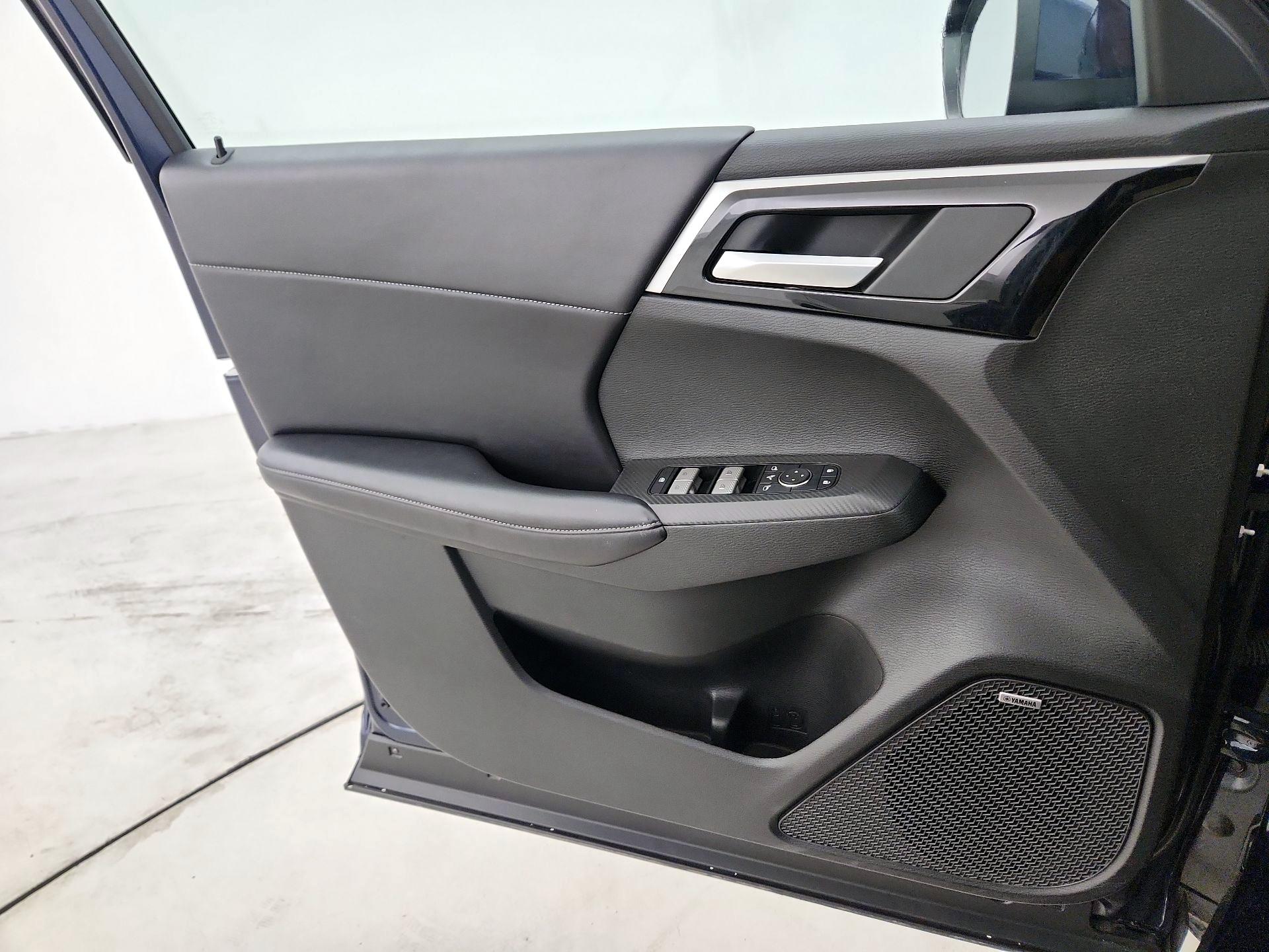Thumbnail: 2025 Mitsubishi Outlander - 12