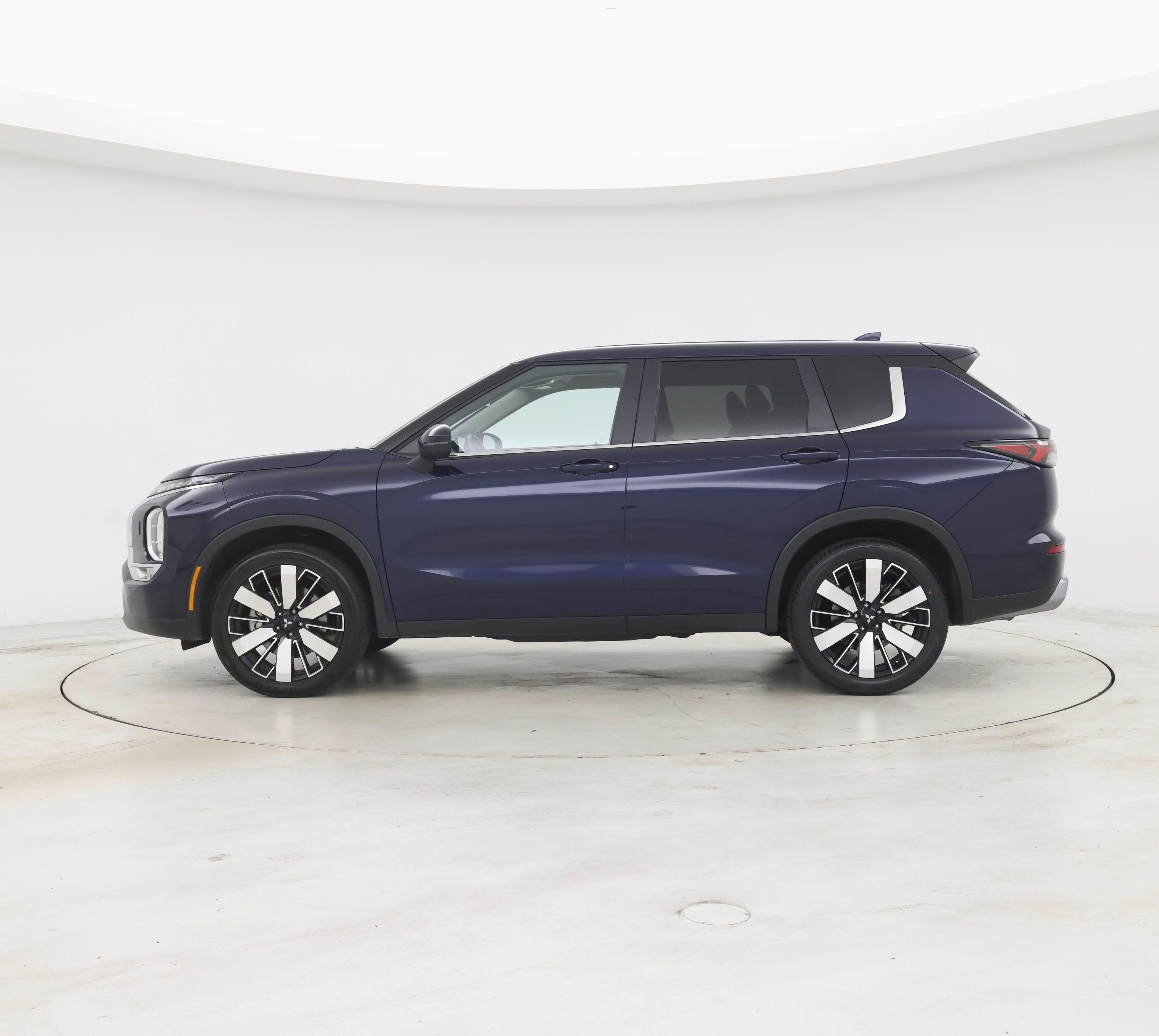 Thumbnail: 2025 Mitsubishi Outlander - 3