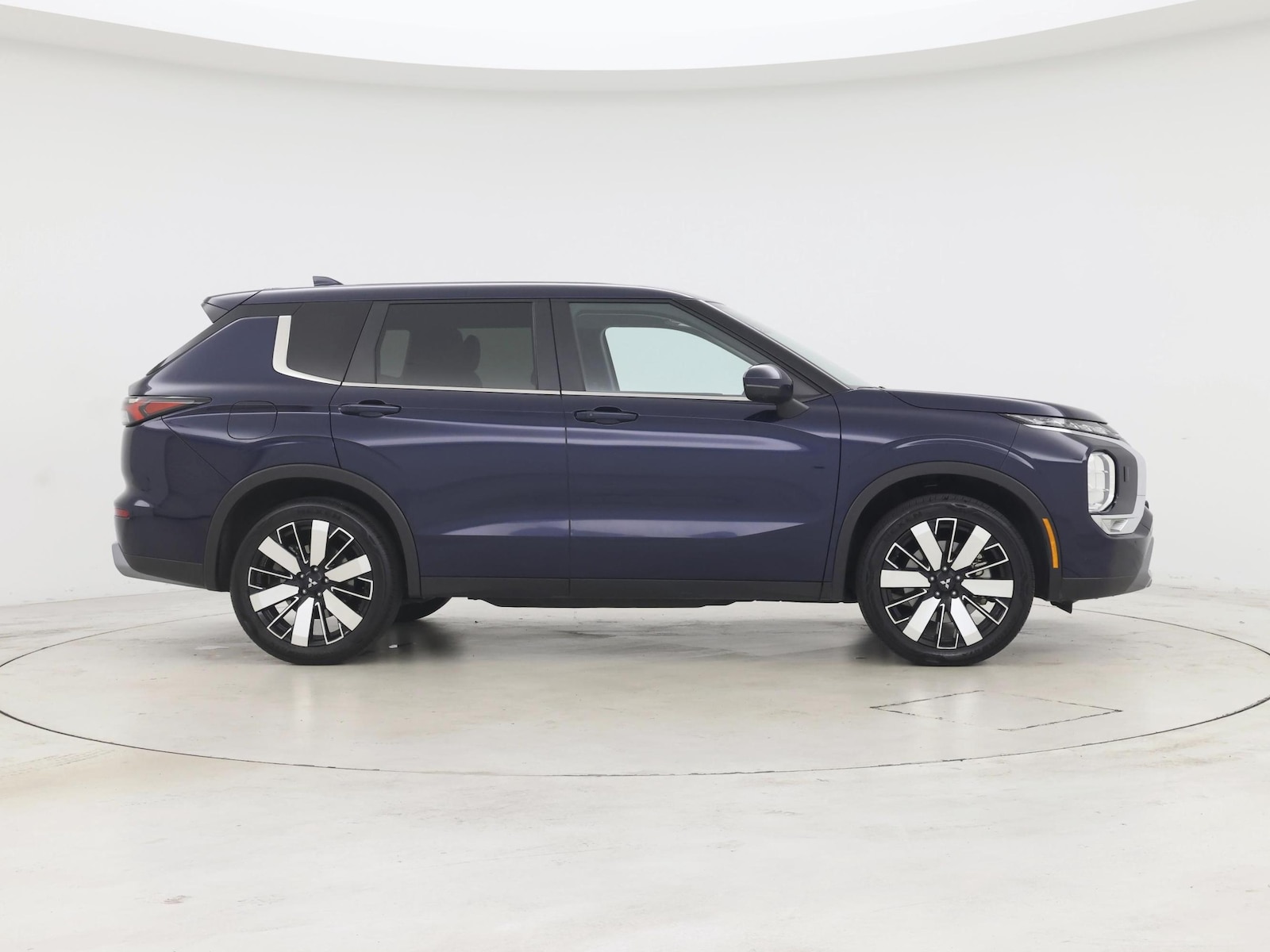 2025 Mitsubishi Outlander SE - Photo 8