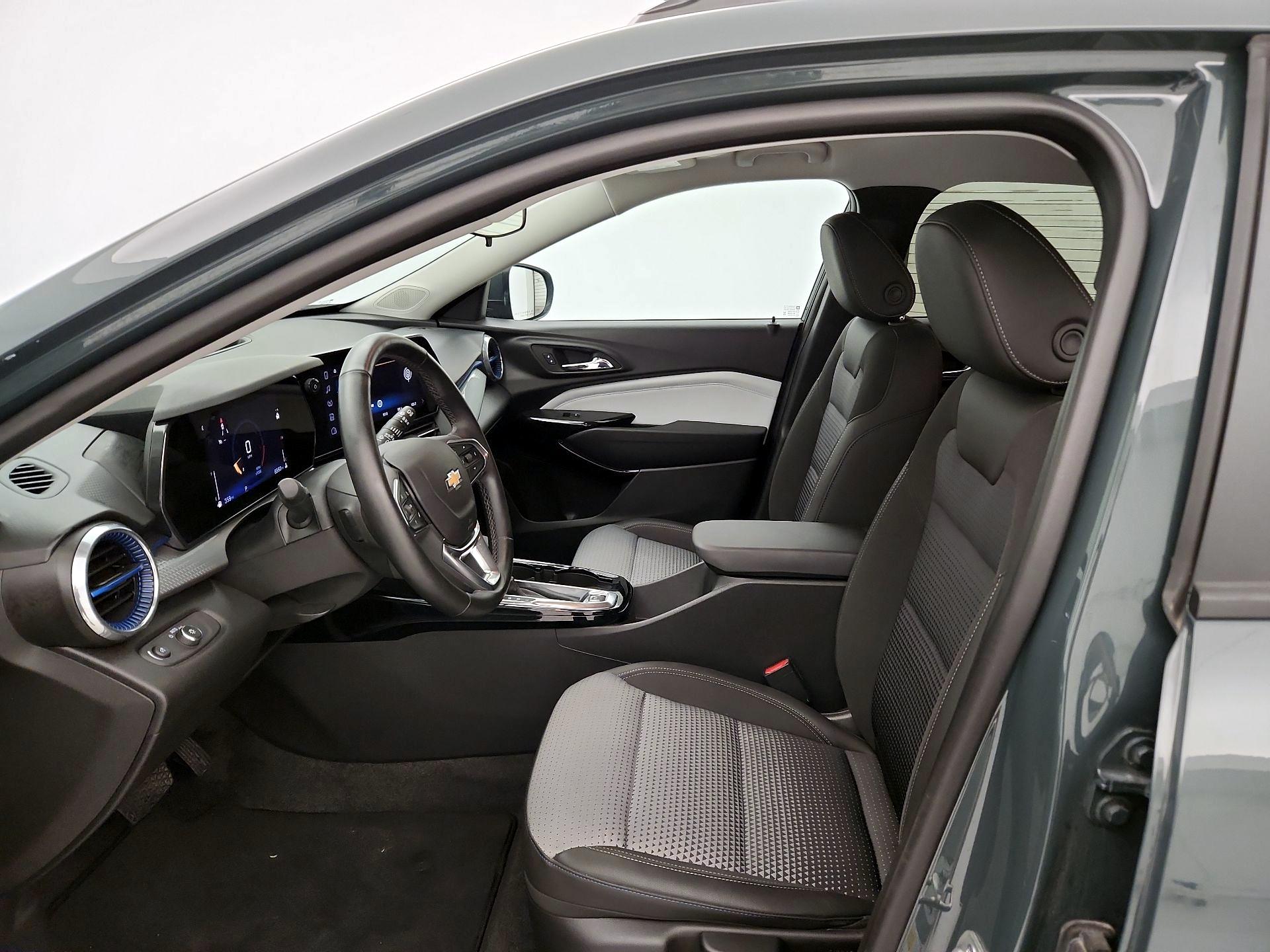 Thumbnail: 2025 Chevrolet Trax - 11