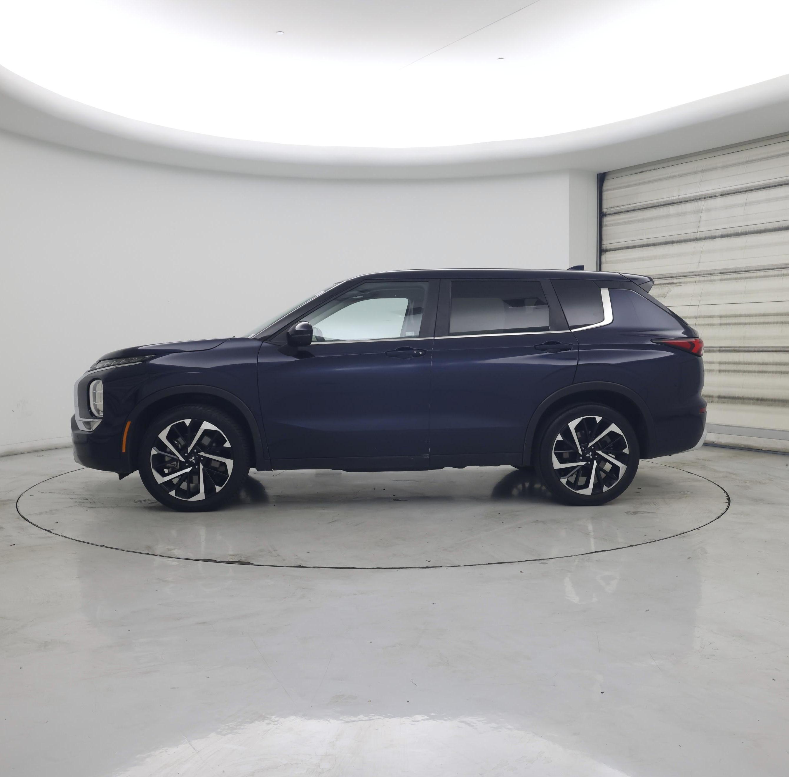 Thumbnail: 2024 Mitsubishi Outlander - 3
