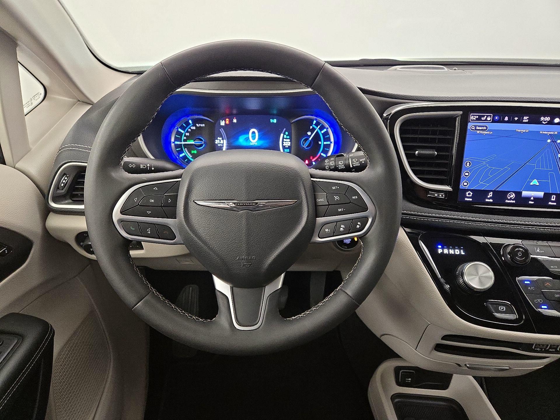 Thumbnail: 2024 Chrysler Pacifica - 10