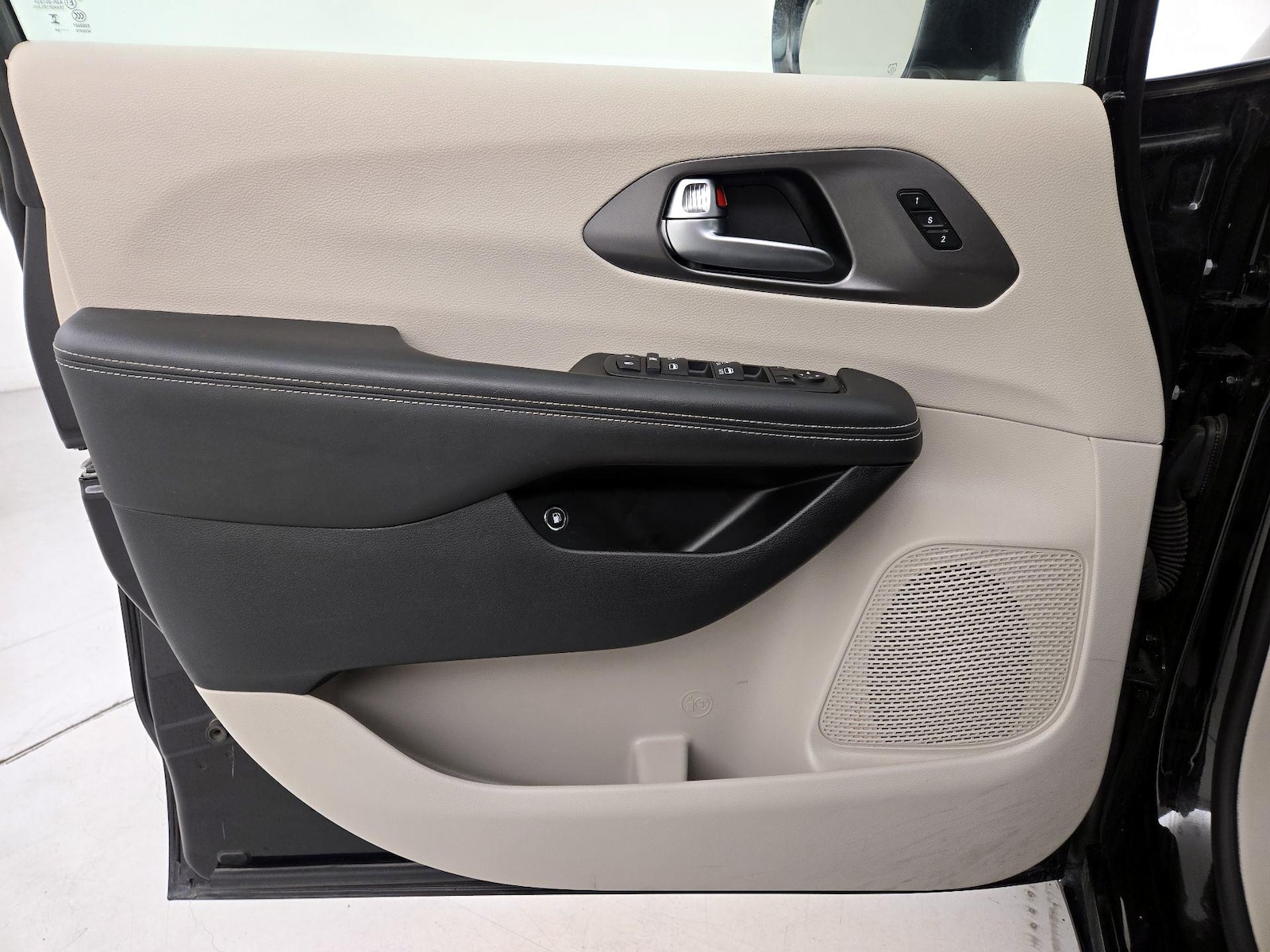 2024 Chrysler Pacifica PHEV Select - Photo 13