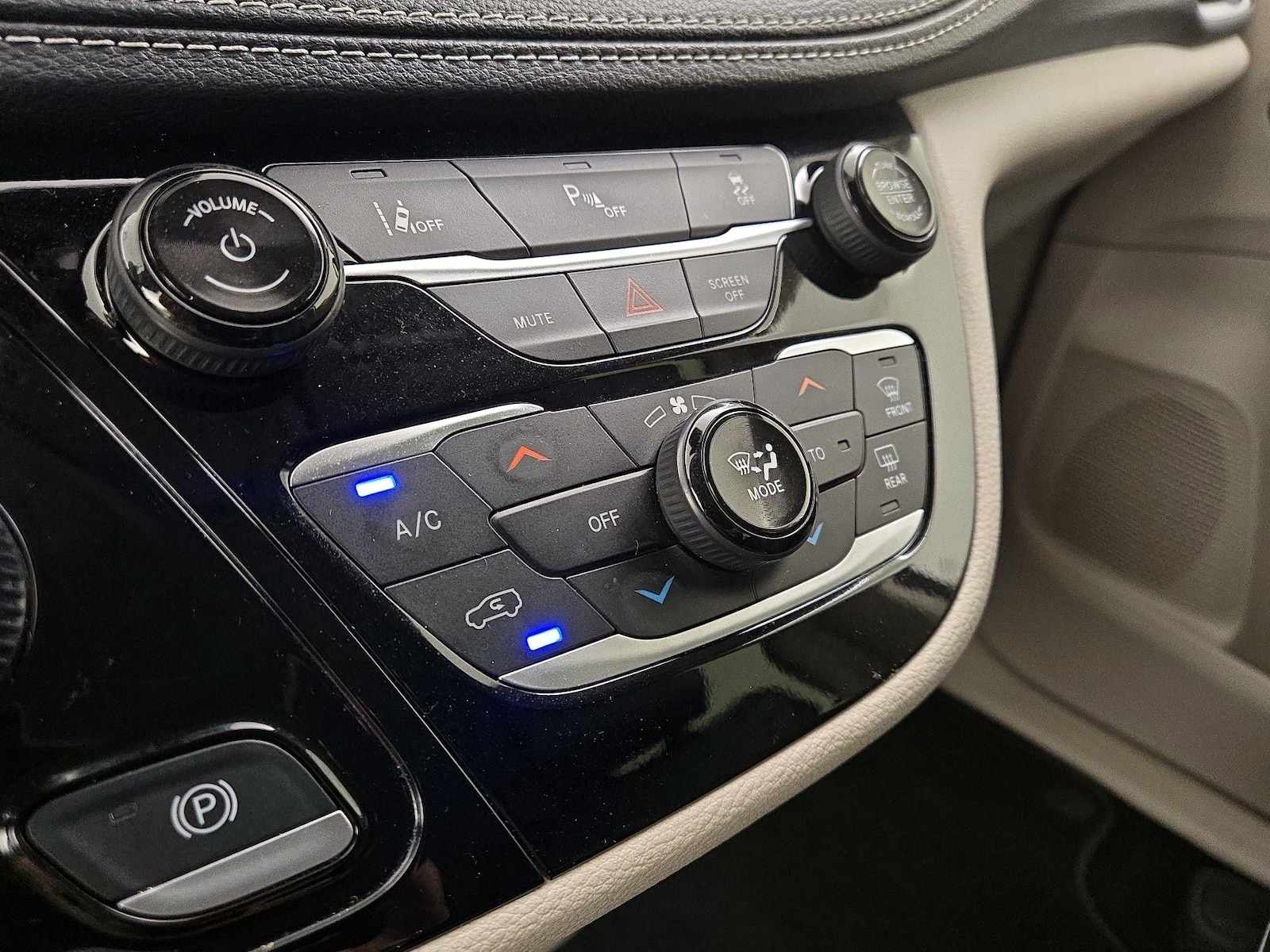 2024 Chrysler Pacifica PHEV Select - Photo 18