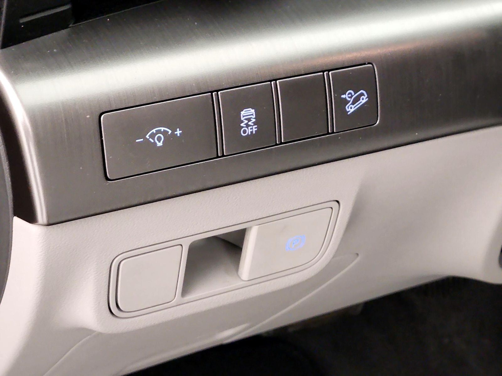 2025 Hyundai Kona SEL - Photo 14
