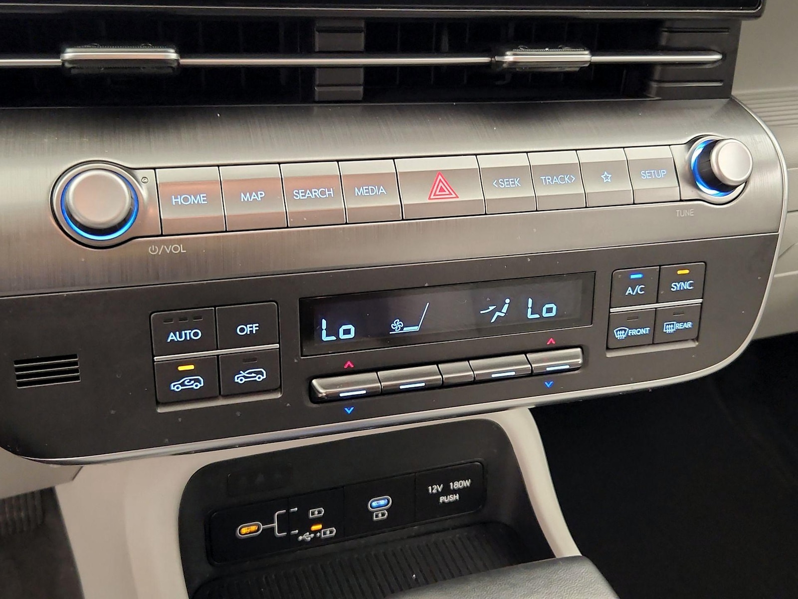2025 Hyundai Kona SEL - Photo 17