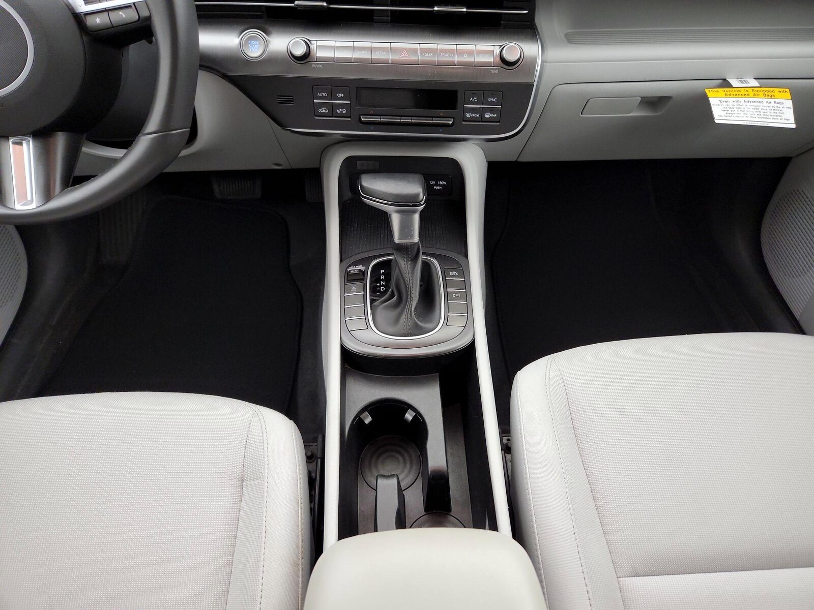 2025 Hyundai Kona SEL - Photo 18