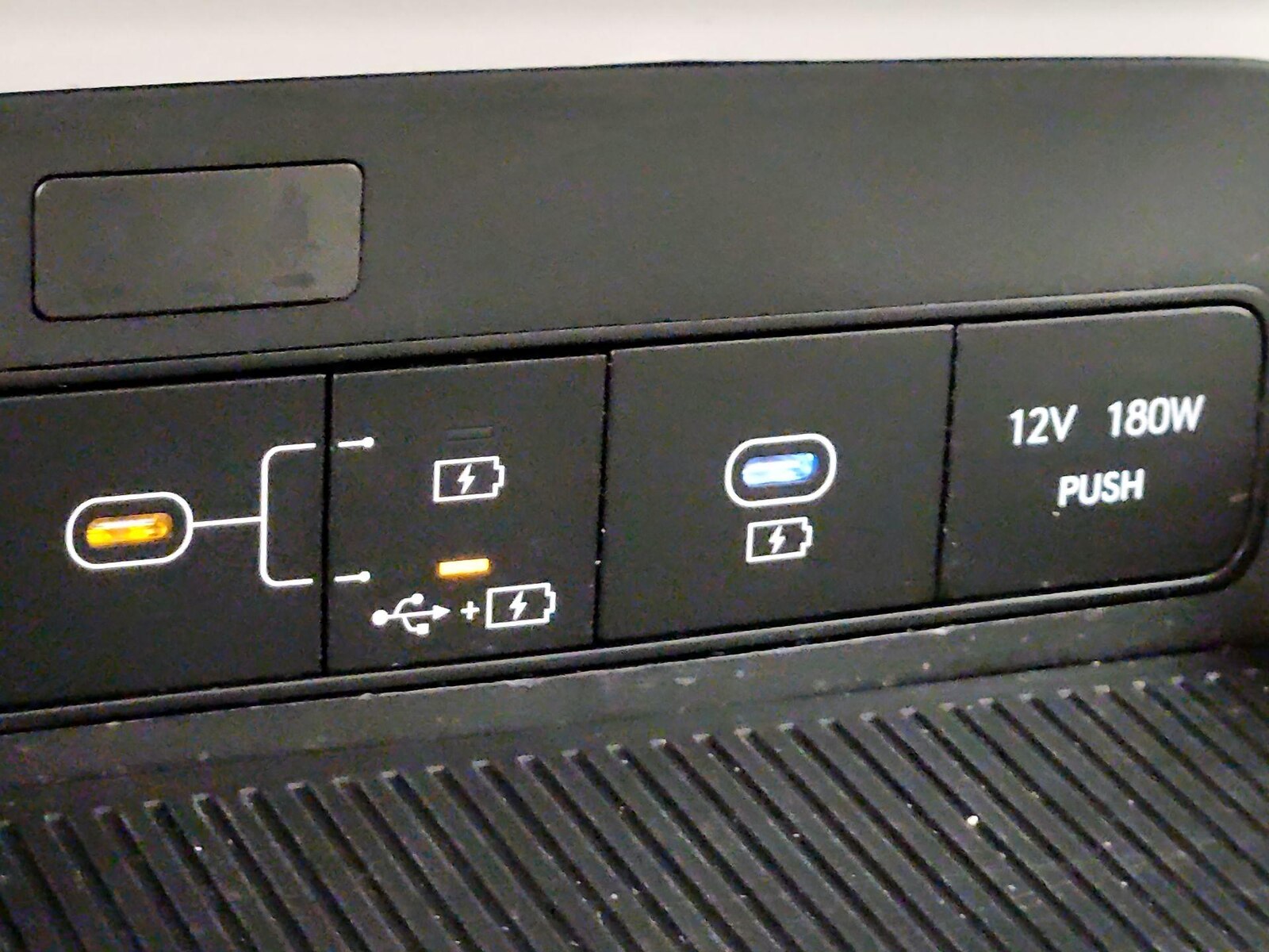 2025 Hyundai Kona SEL - Photo 19