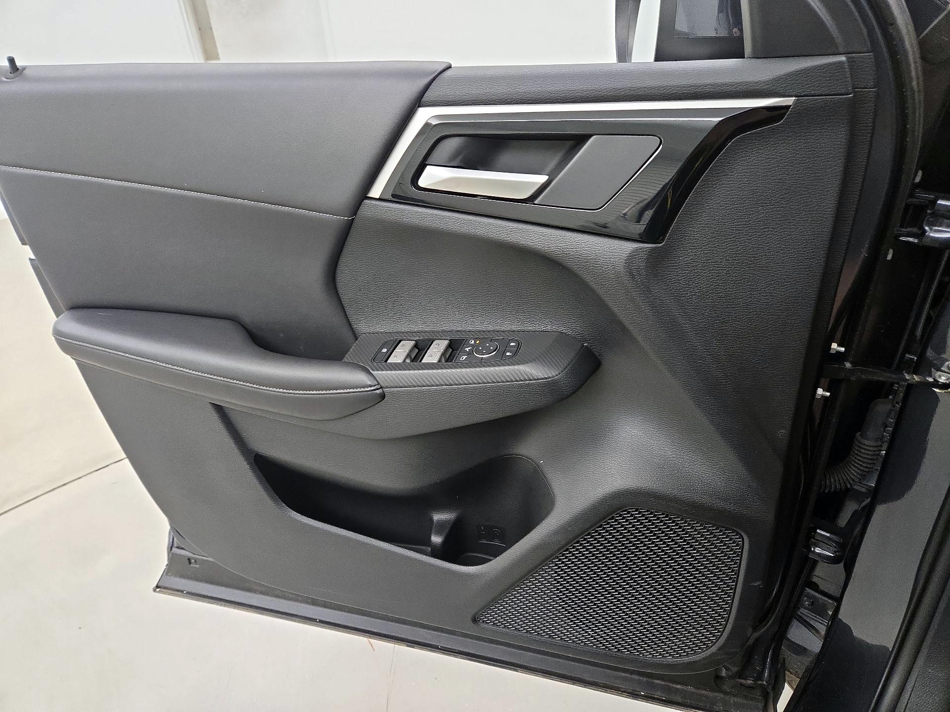 Thumbnail: 2024 Mitsubishi Outlander - 12