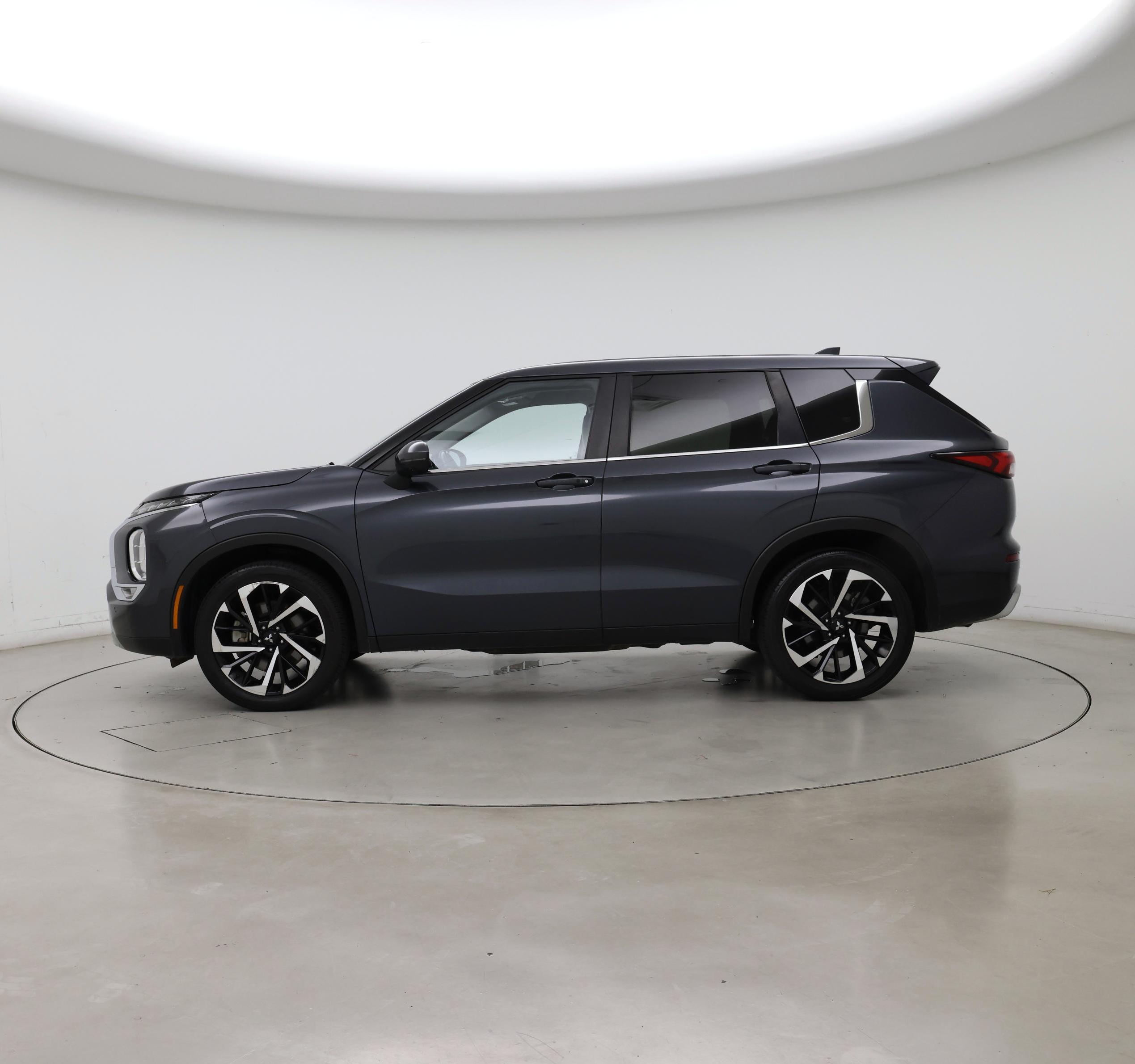 Thumbnail: 2024 Mitsubishi Outlander - 3
