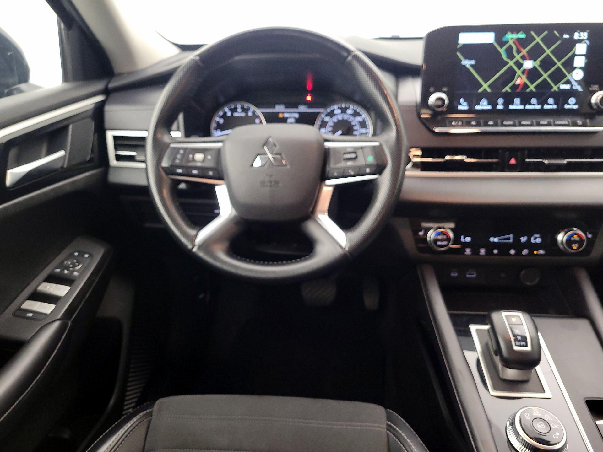 Thumbnail: 2024 Mitsubishi Outlander - 10