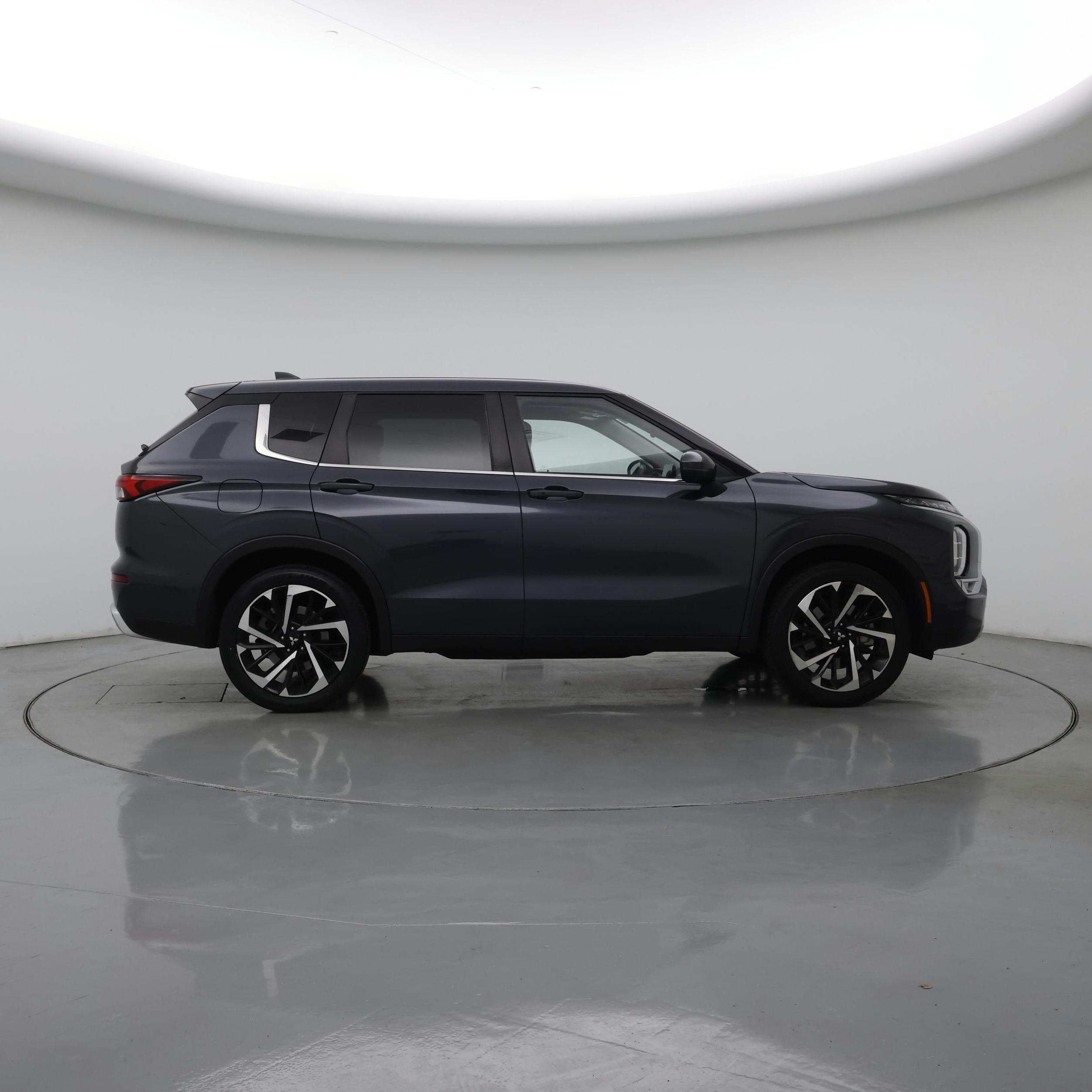 Thumbnail: 2024 Mitsubishi Outlander - 7