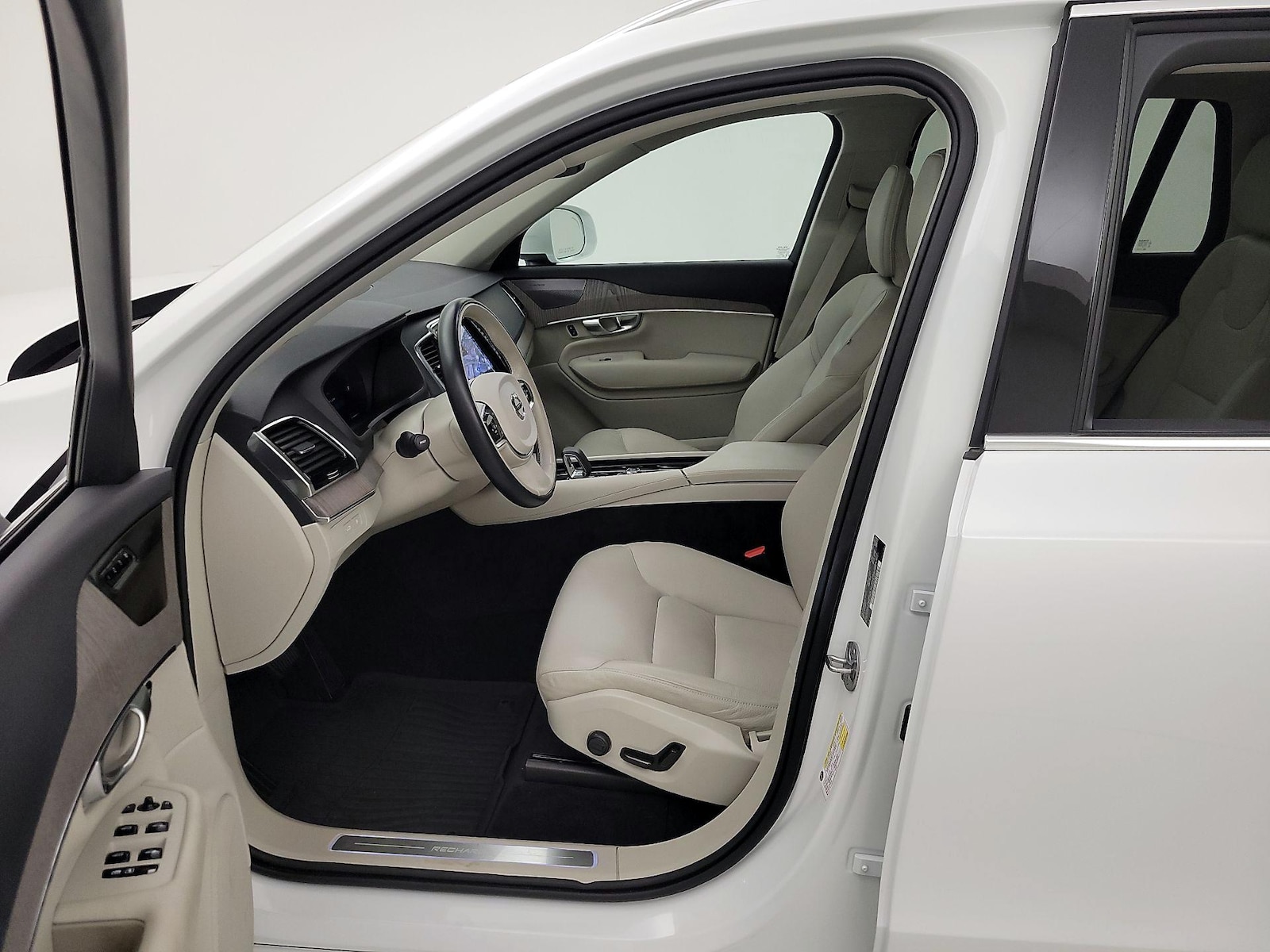 2024 Volvo XC90 Plus - Photo 12