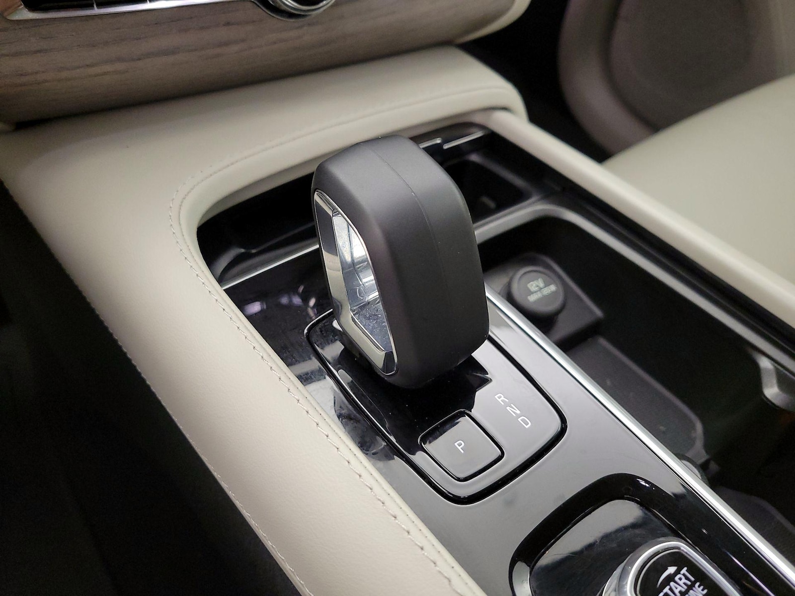 2024 Volvo XC90 Plus - Photo 19