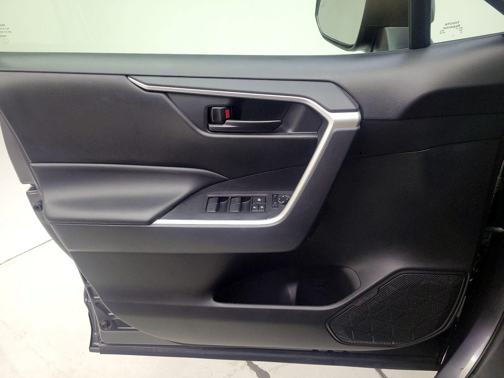 Thumbnail: 2023 Toyota RAV4 - 12