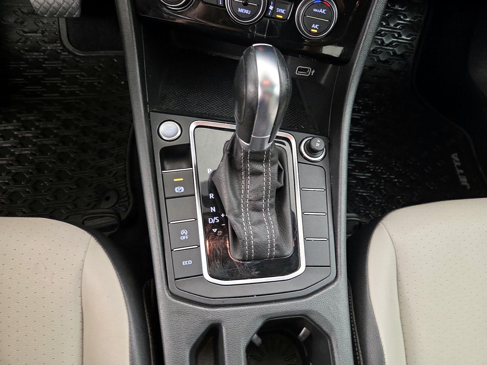 2019 Volkswagen Jetta R-Line - Photo 18