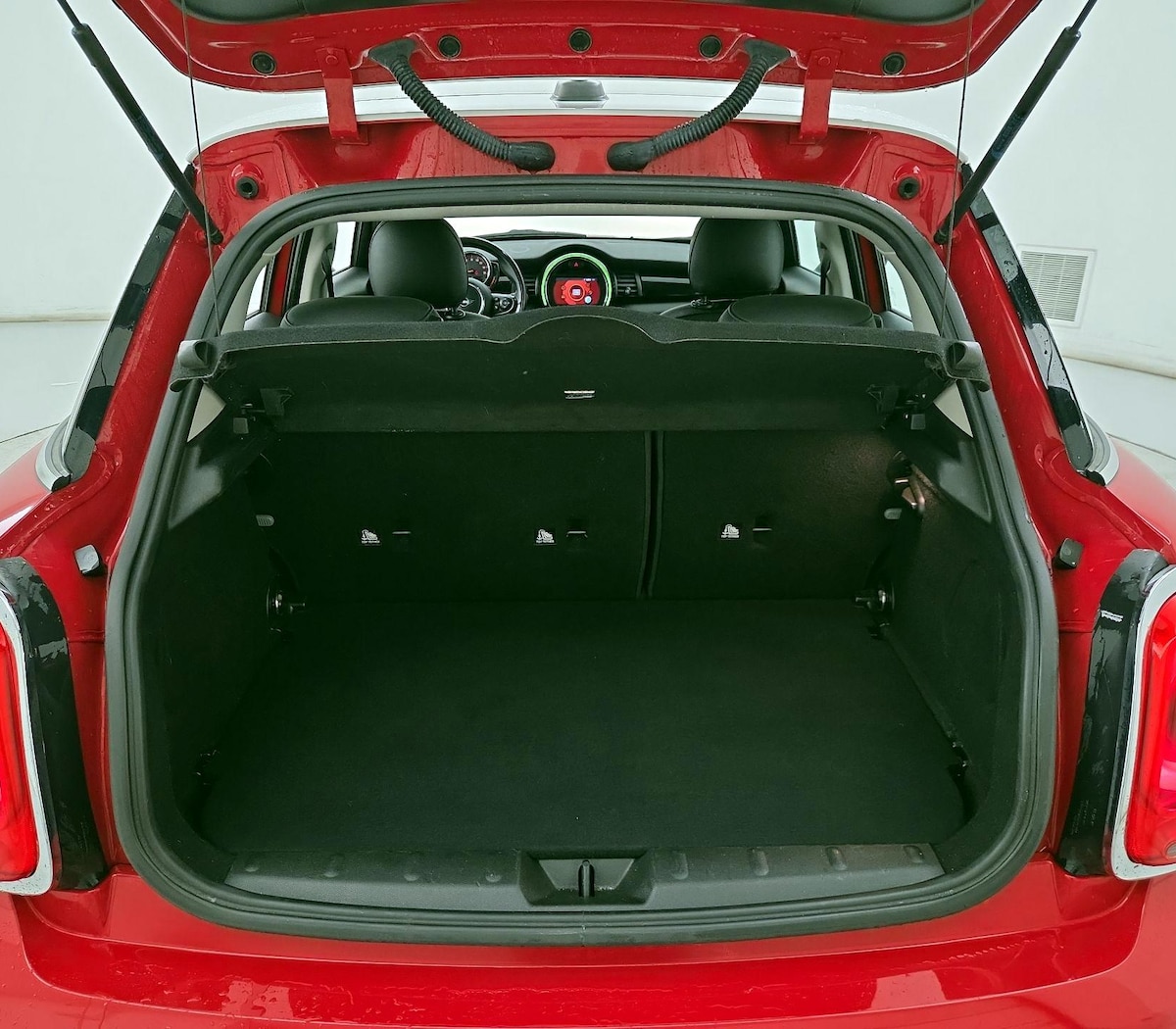 Trunk/Cargo (Seats Up)