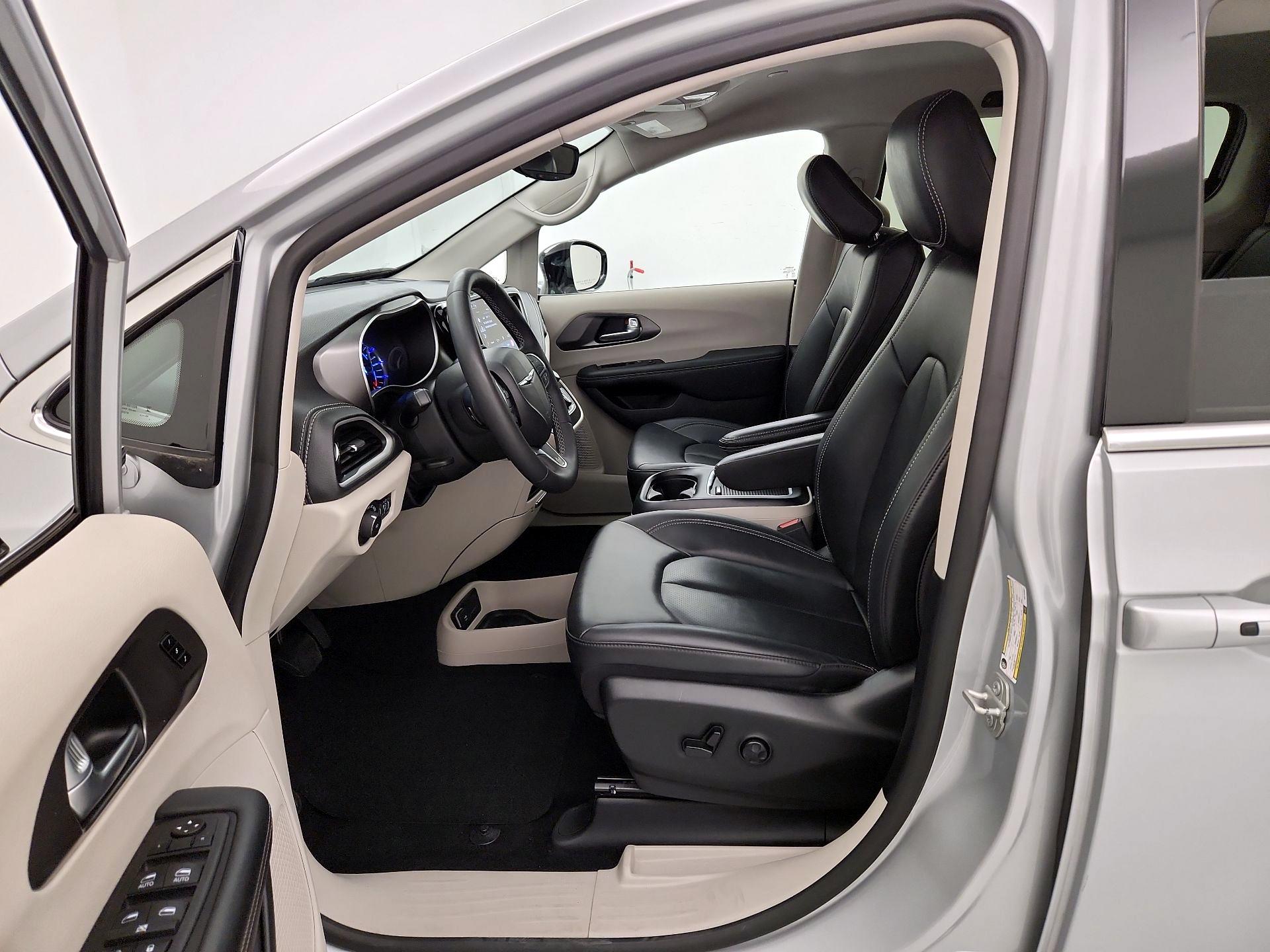 Thumbnail: 2024 Chrysler Pacifica - 11