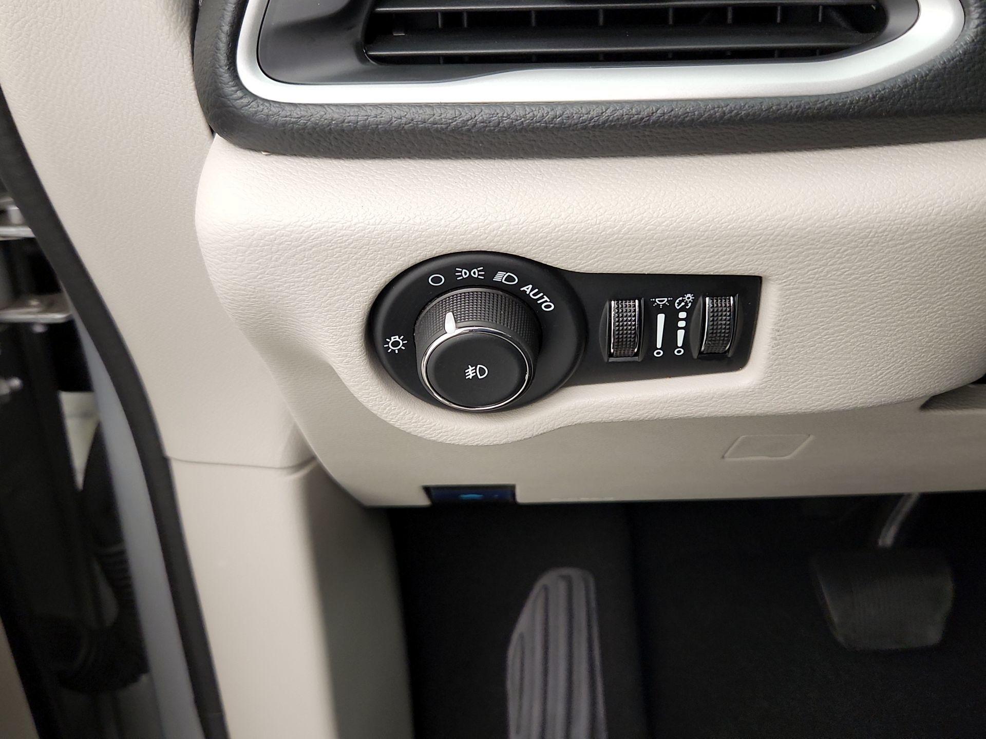 Thumbnail: 2024 Chrysler Pacifica - 13
