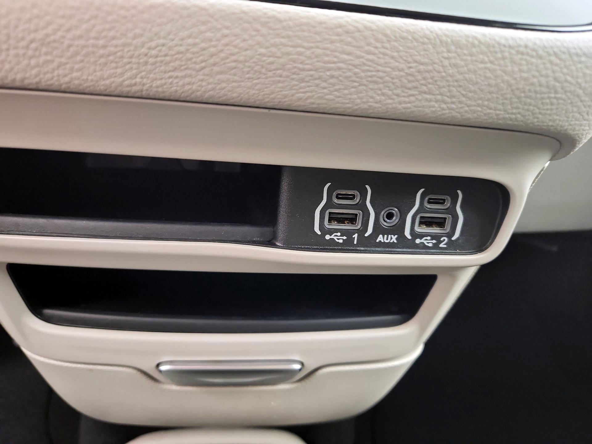 Thumbnail: 2024 Chrysler Pacifica - 18