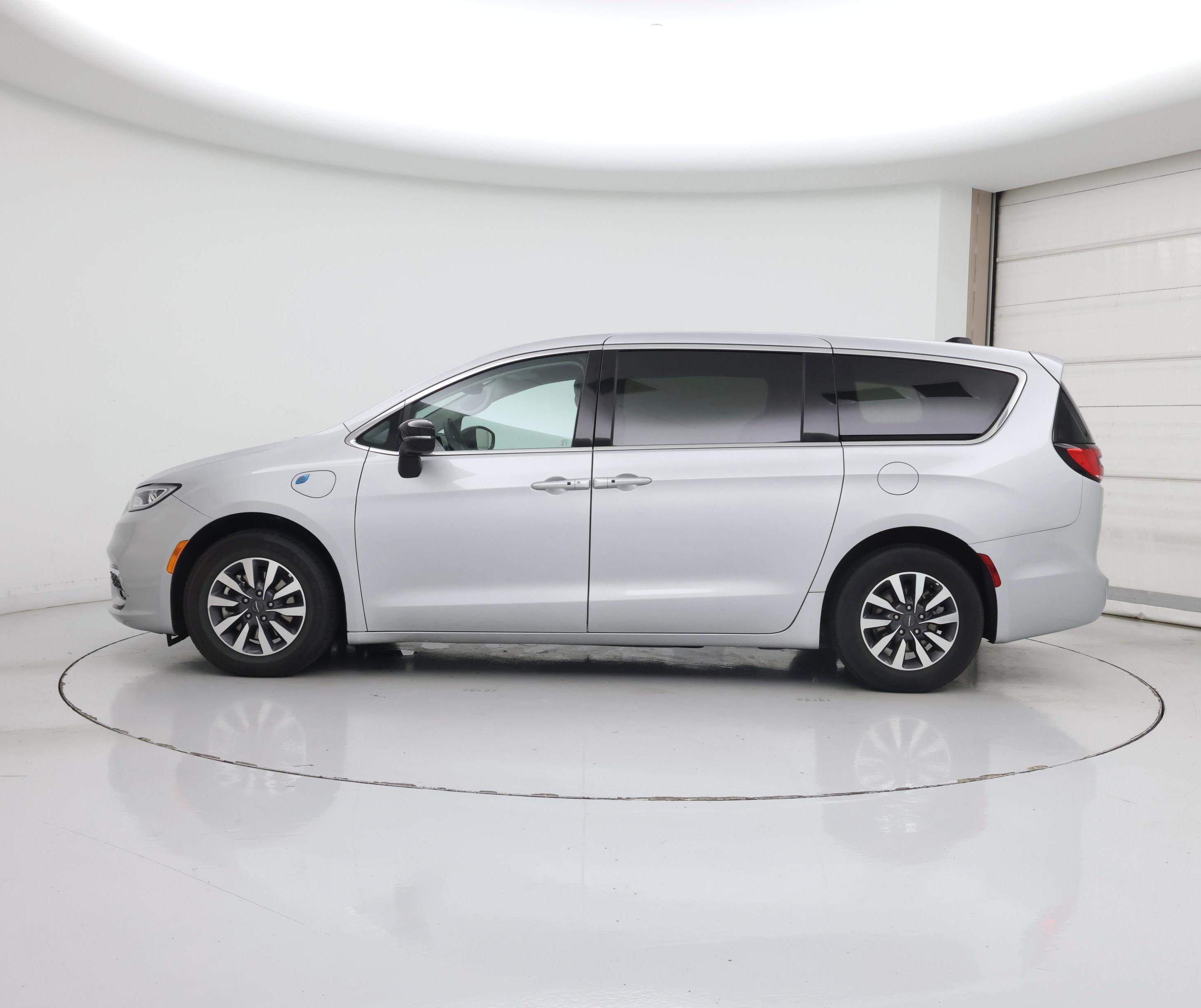 Thumbnail: 2024 Chrysler Pacifica - 3