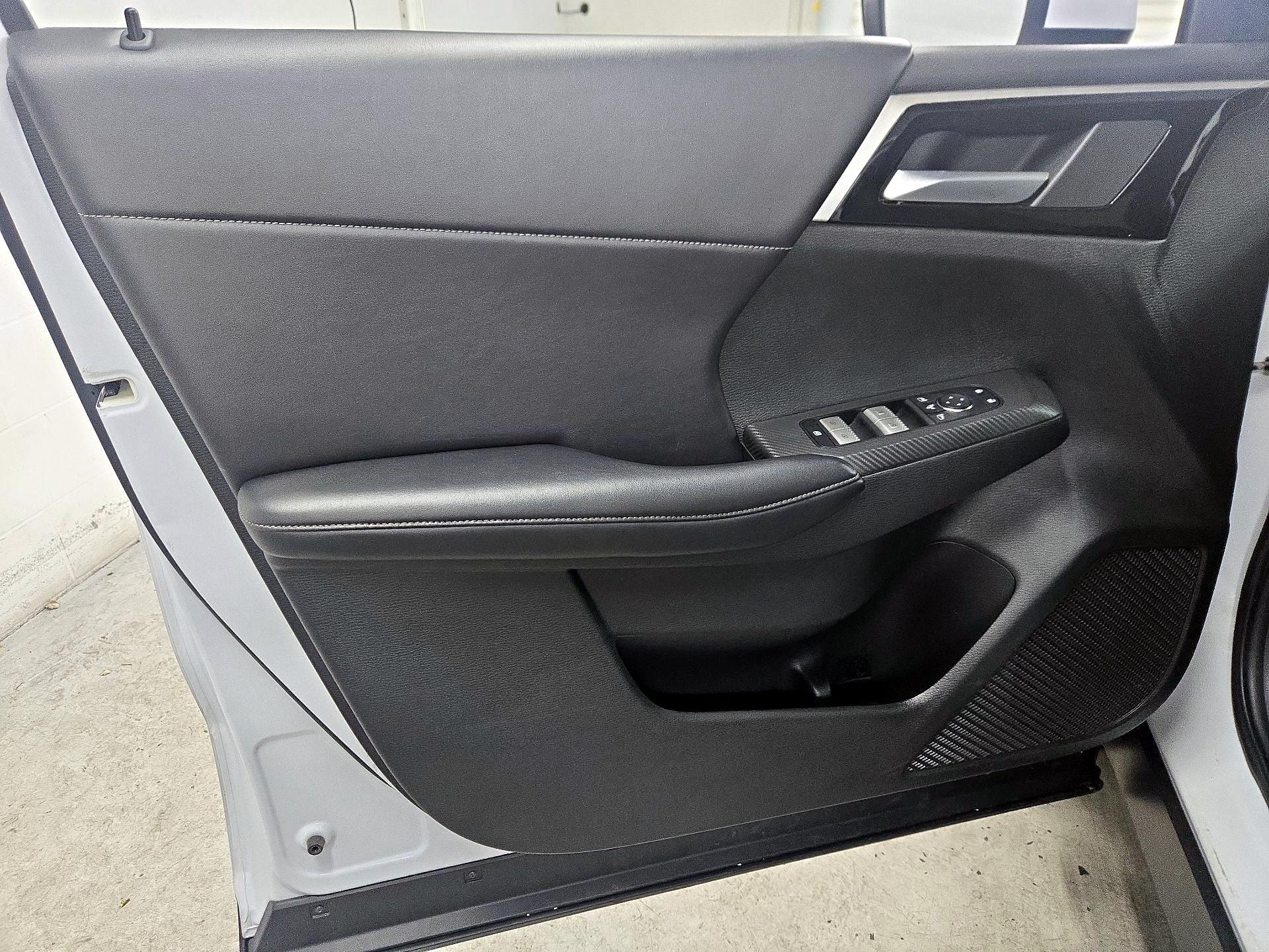 Thumbnail: 2024 Mitsubishi Outlander - 12