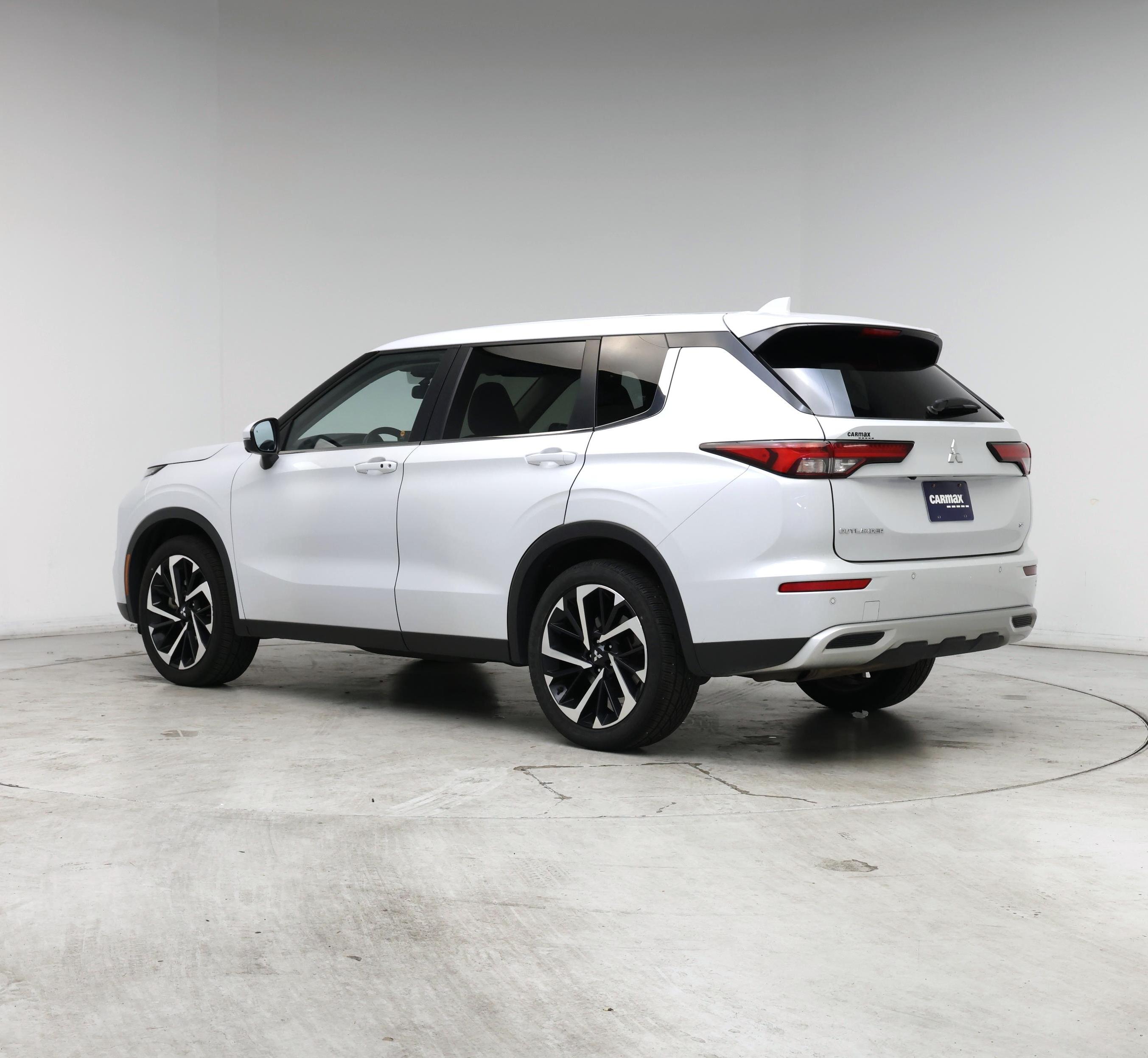 Thumbnail: 2024 Mitsubishi Outlander - 2