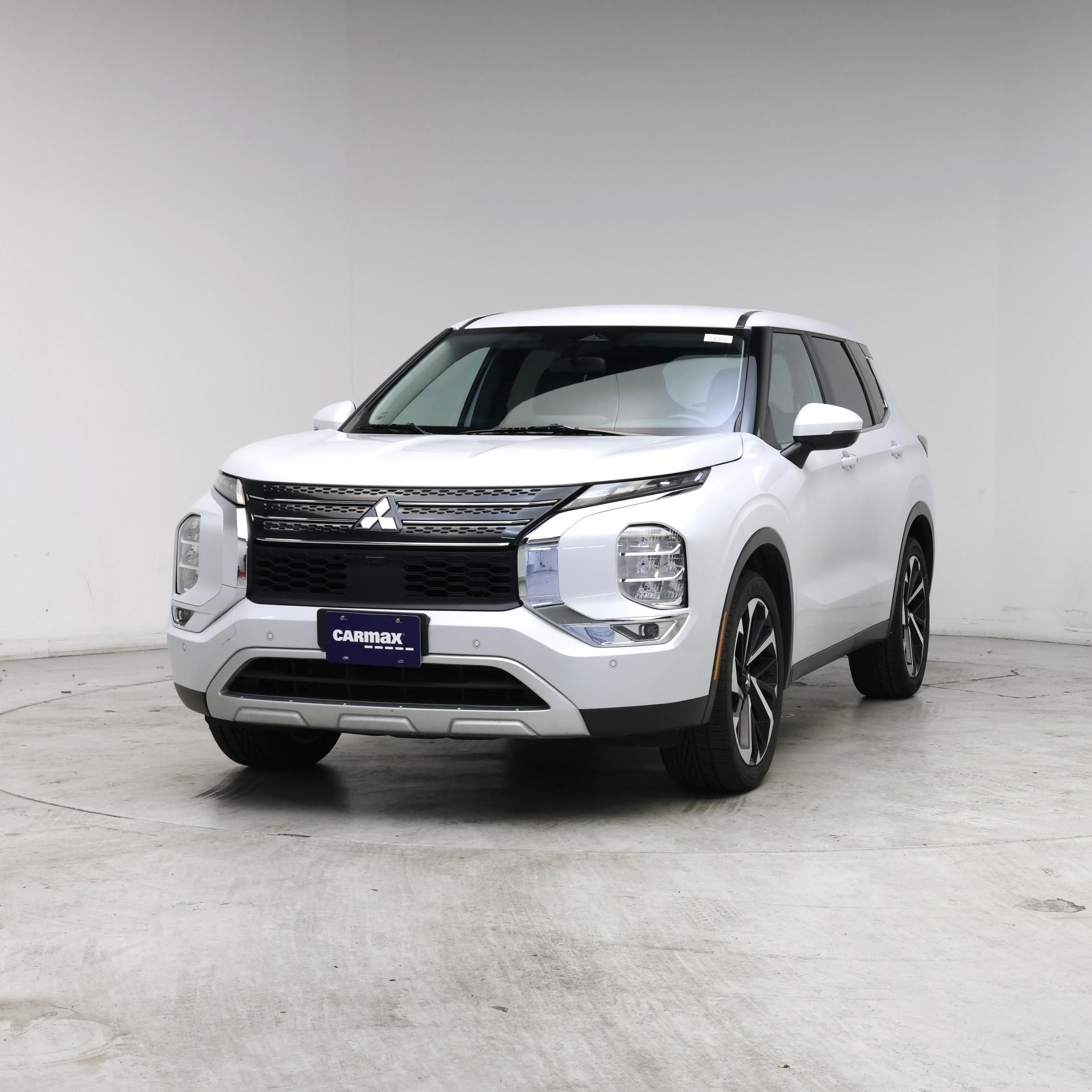 Thumbnail: 2024 Mitsubishi Outlander - 4