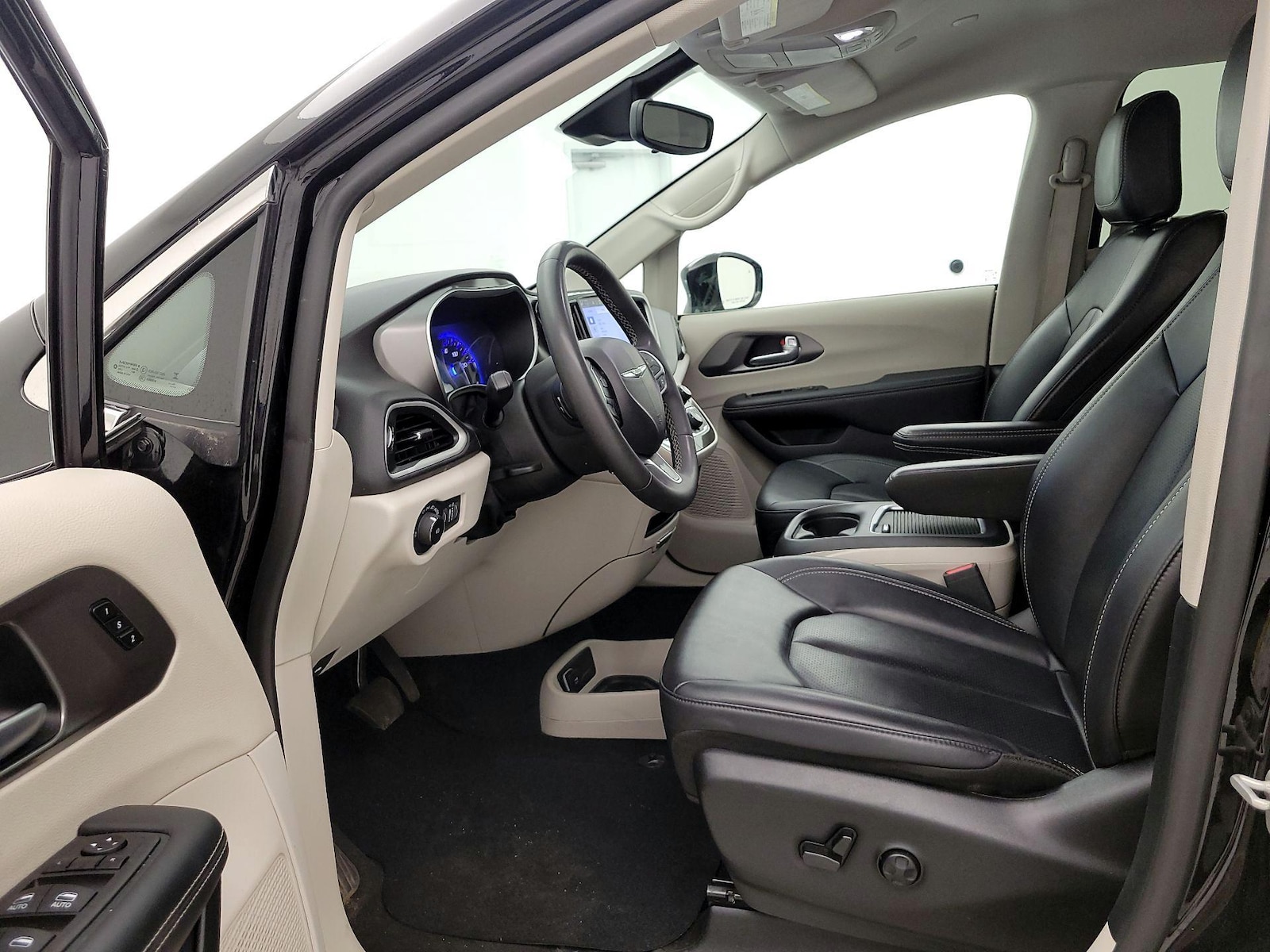 2024 Chrysler Pacifica Touring L - Photo 12
