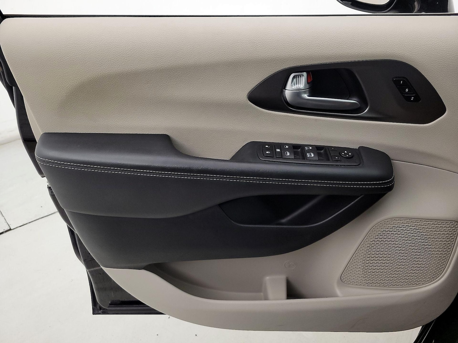 2024 Chrysler Pacifica Touring L - Photo 13