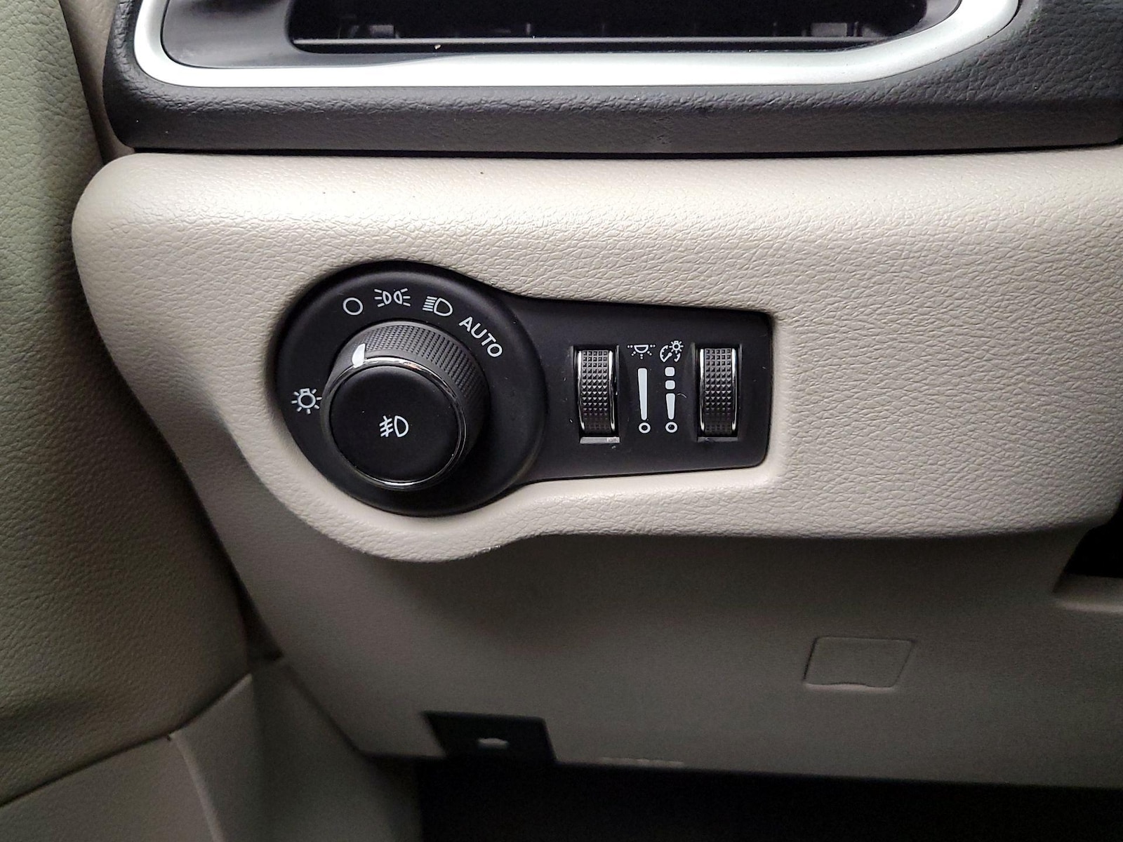 2024 Chrysler Pacifica Touring L - Photo 14