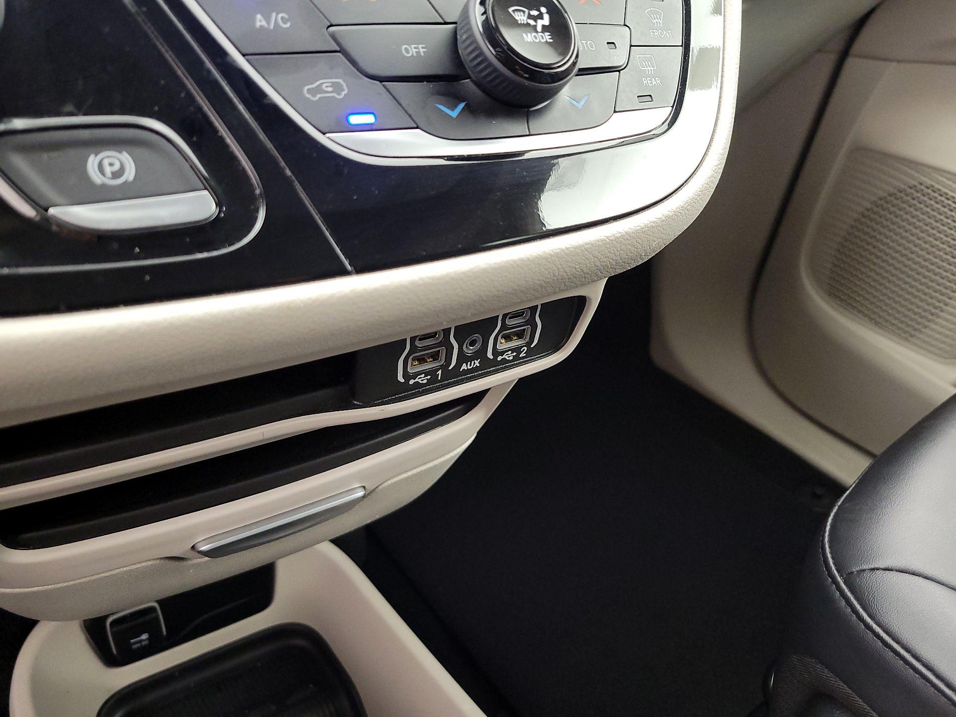 Thumbnail: 2024 Chrysler Pacifica - 18