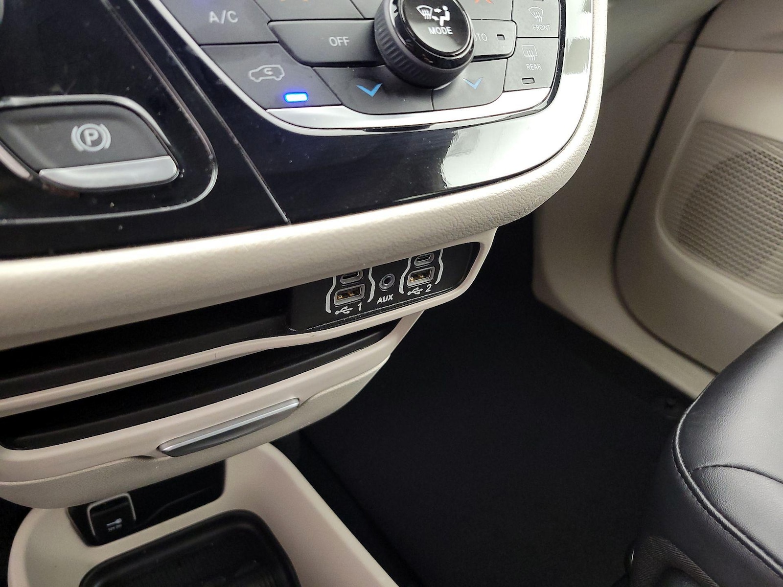 2024 Chrysler Pacifica Touring L - Photo 19
