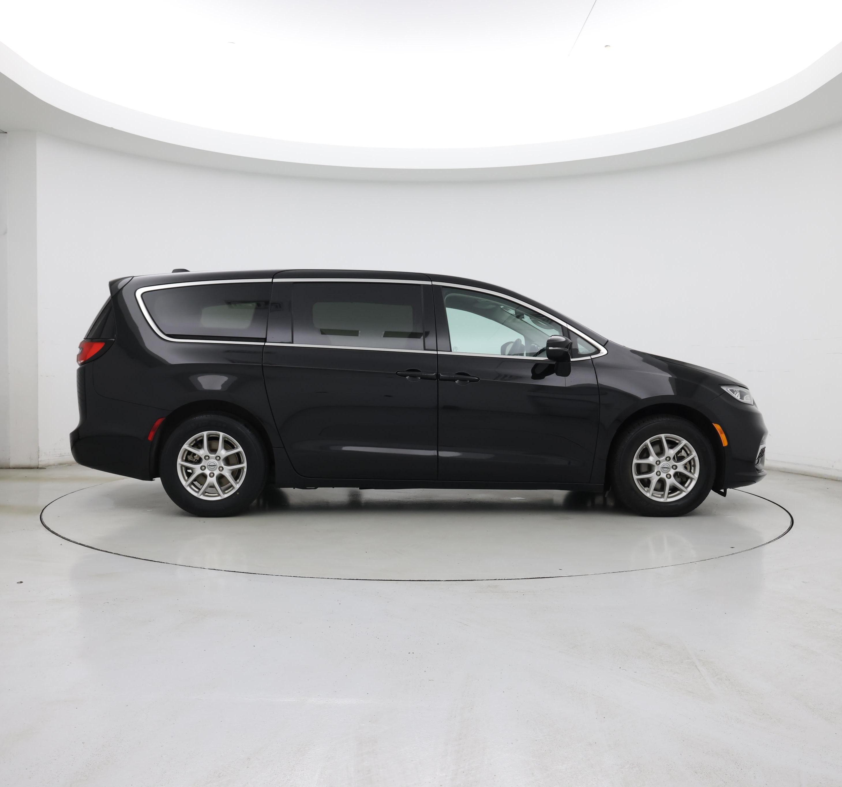 Thumbnail: 2024 Chrysler Pacifica - 7
