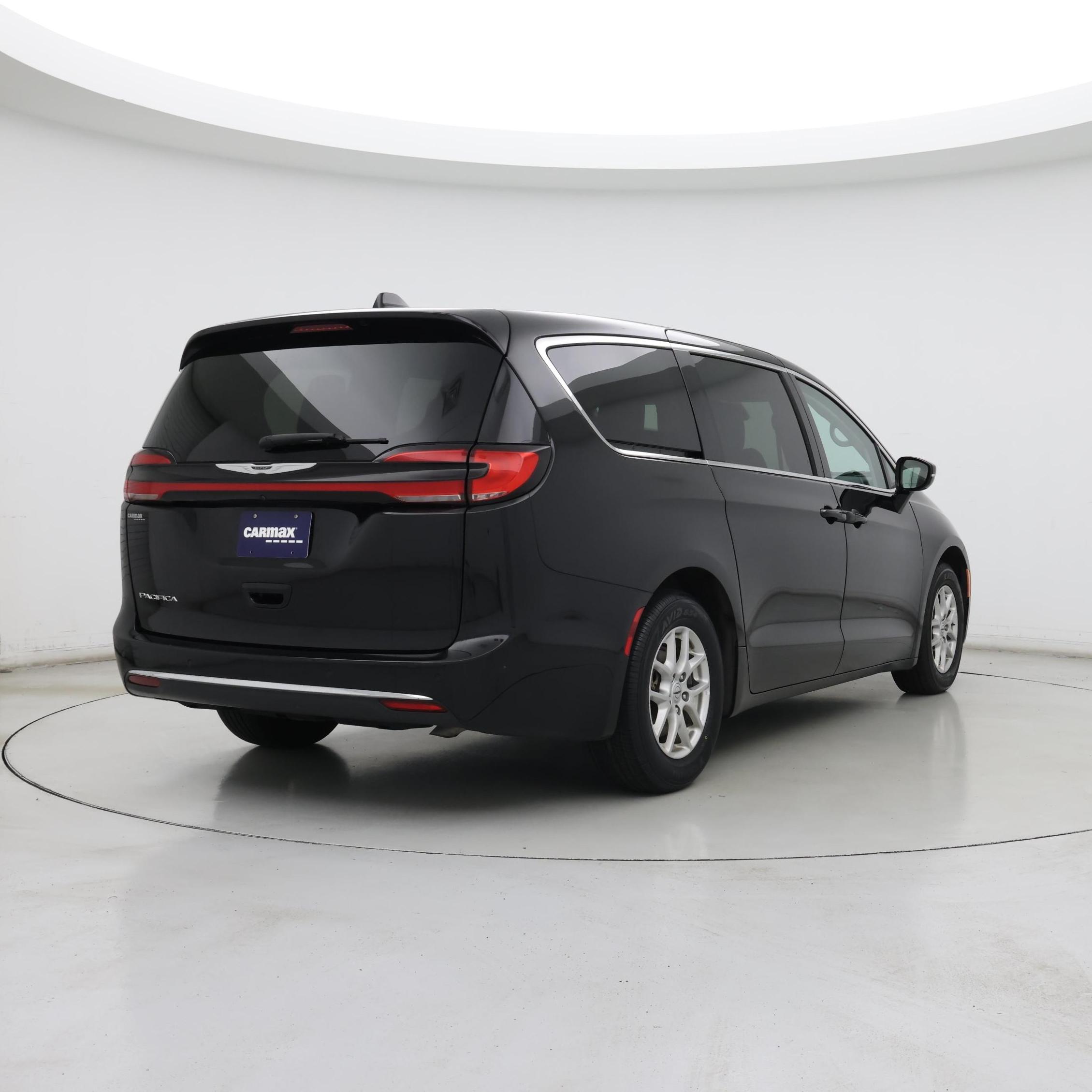 Thumbnail: 2024 Chrysler Pacifica - 8