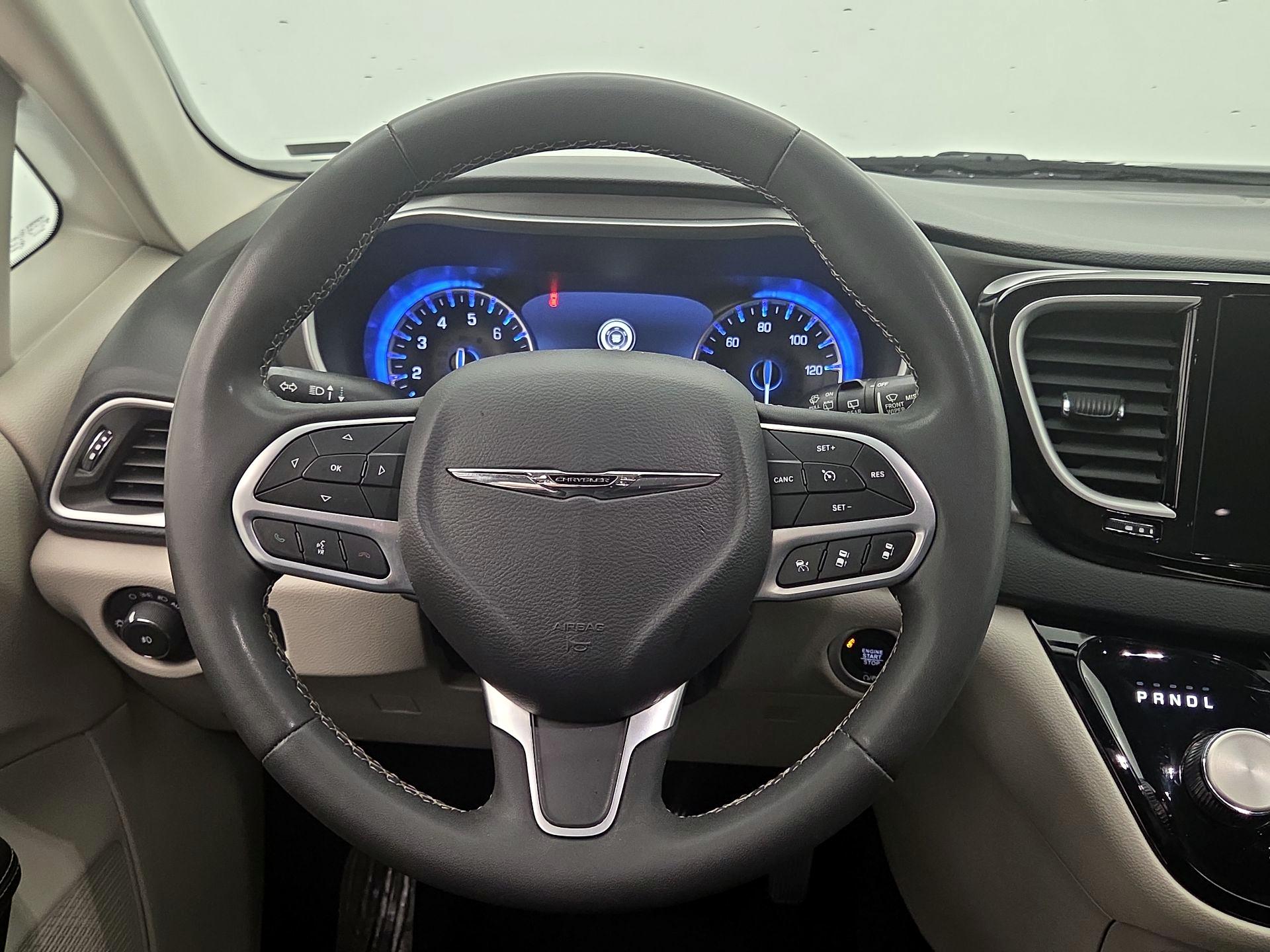 Thumbnail: 2024 Chrysler Pacifica - 10